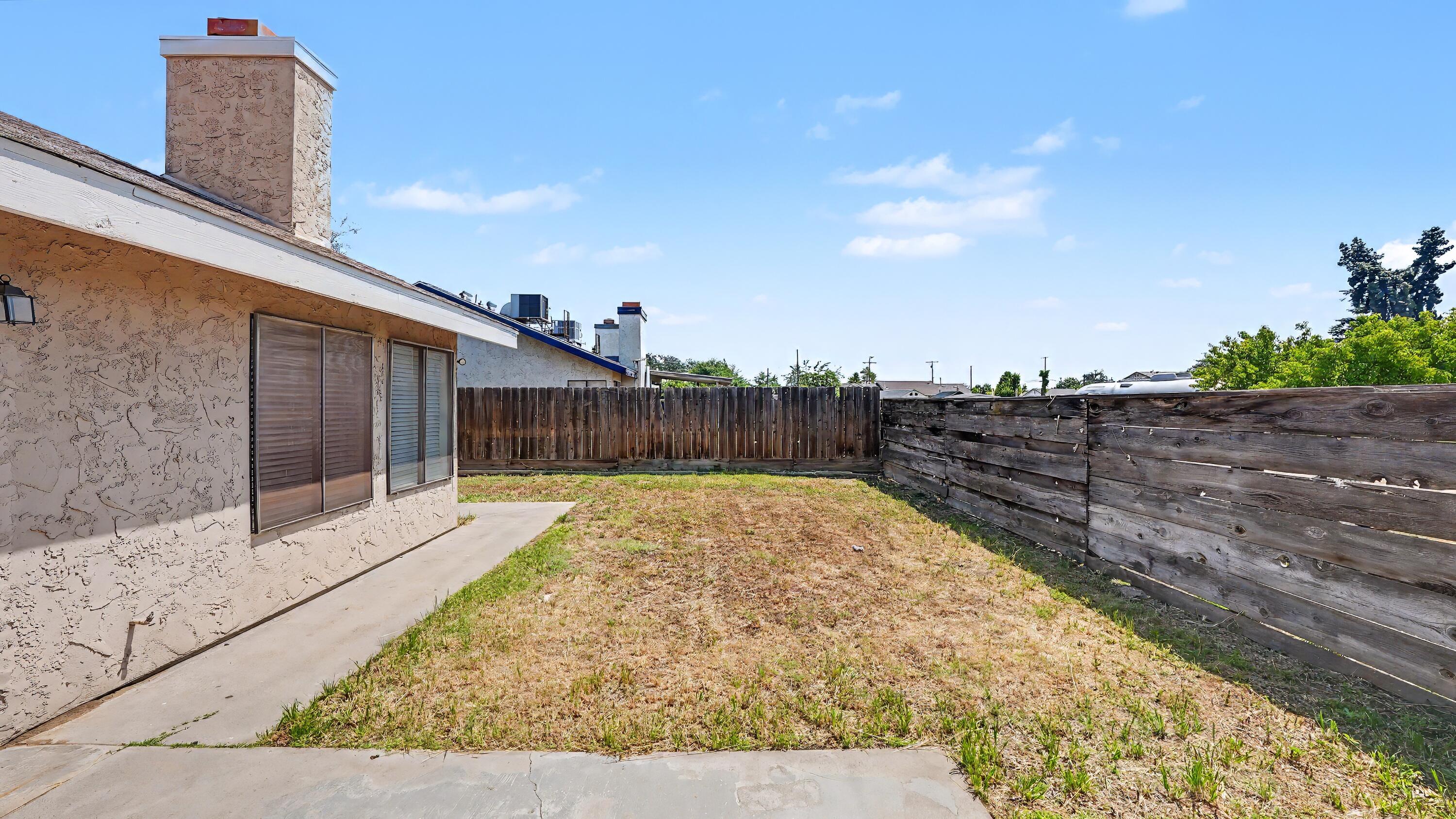 807 E Harold Ave, Visalia, CA 93292