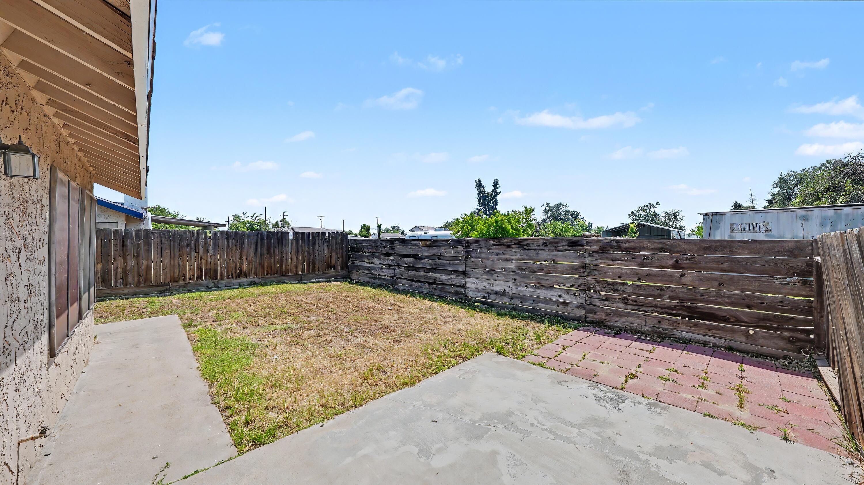 807 E Harold Ave, Visalia, CA 93292