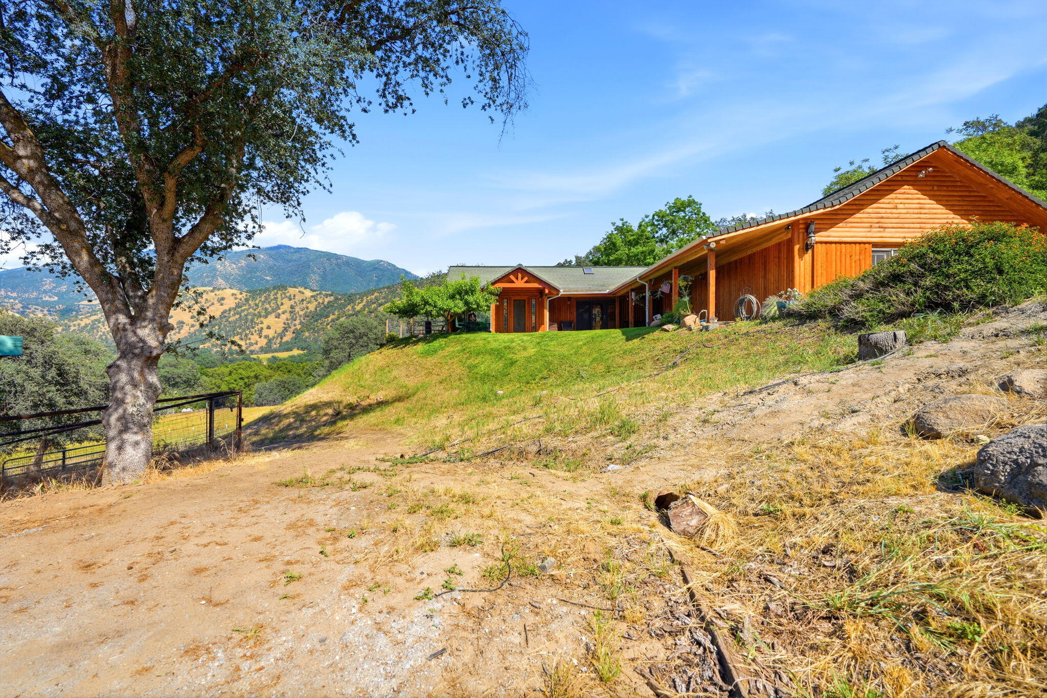 33435 Globe Dr, Springville, CA 93265