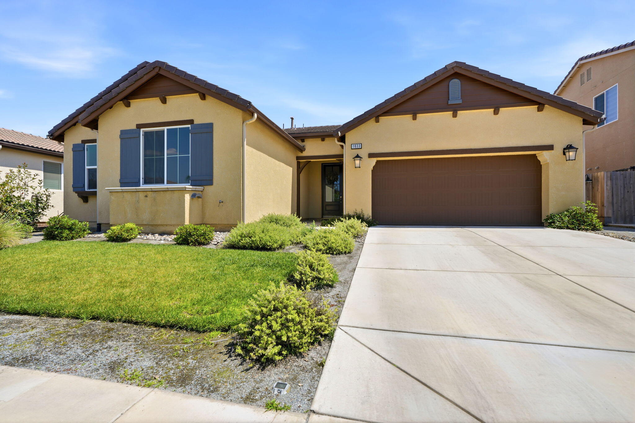 1833 W Corvina Ave, Visalia, CA 93291