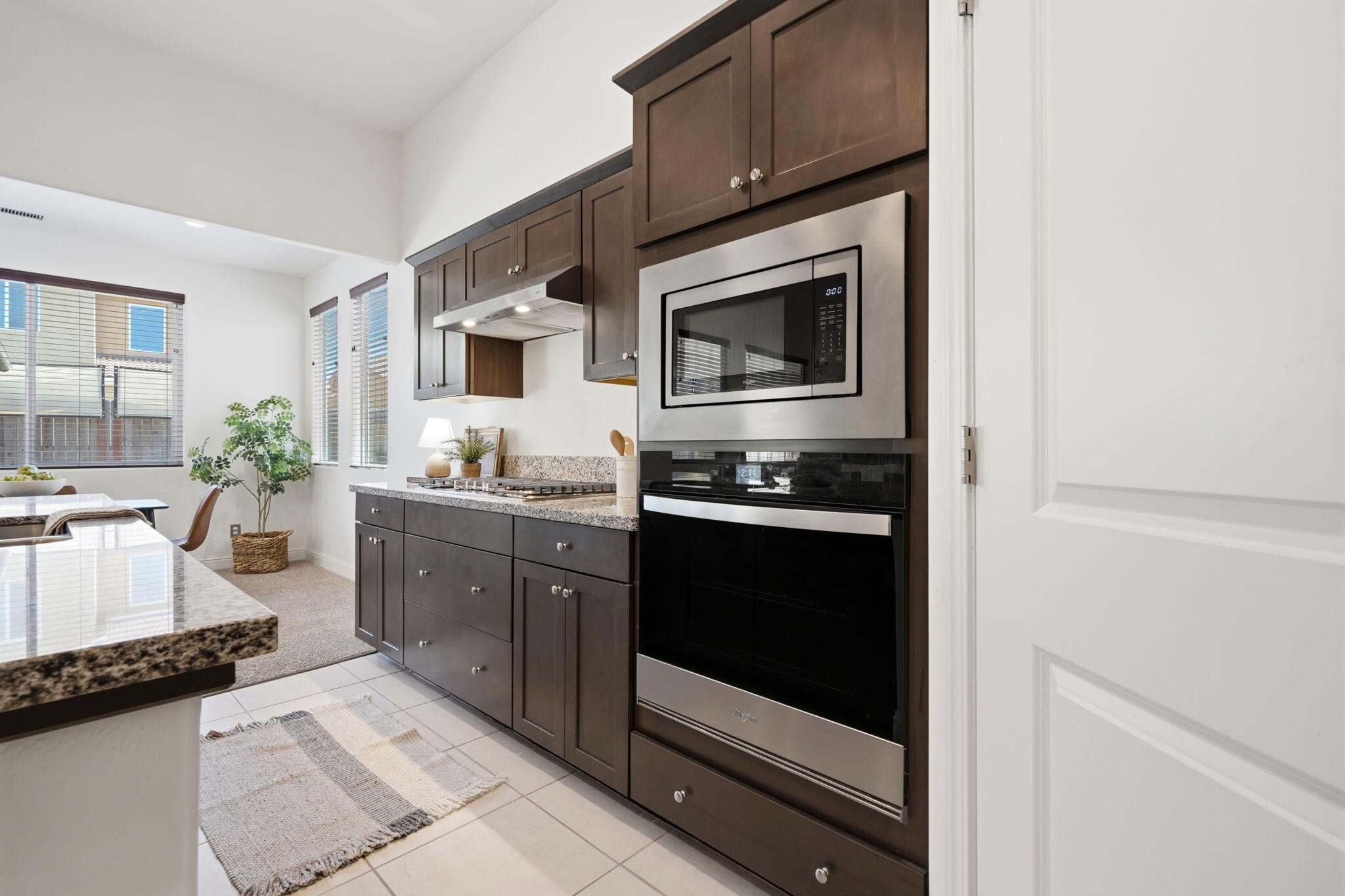 1833 W Corvina Ave, Visalia, CA 93291