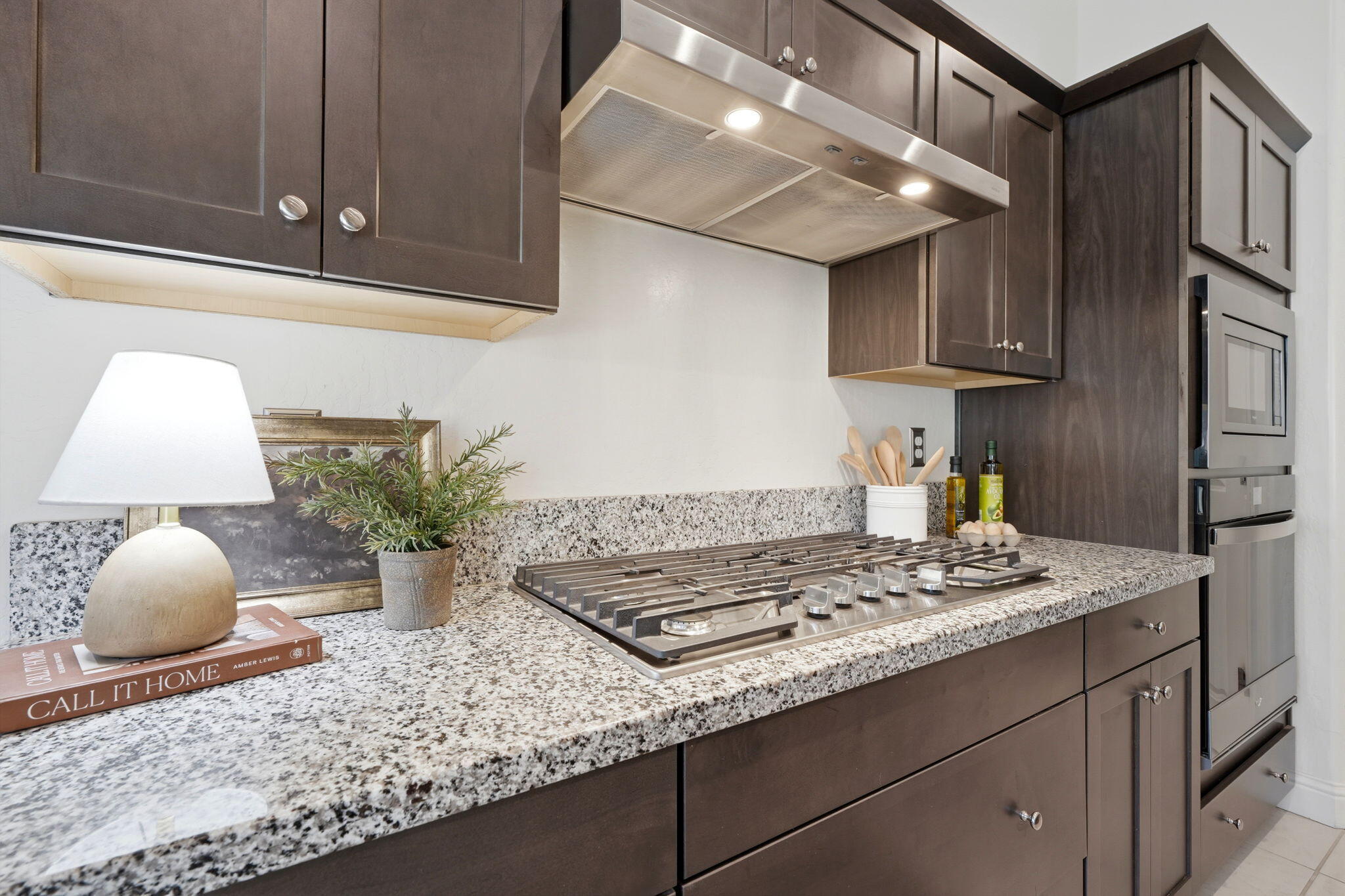 1833 W Corvina Ave, Visalia, CA 93291