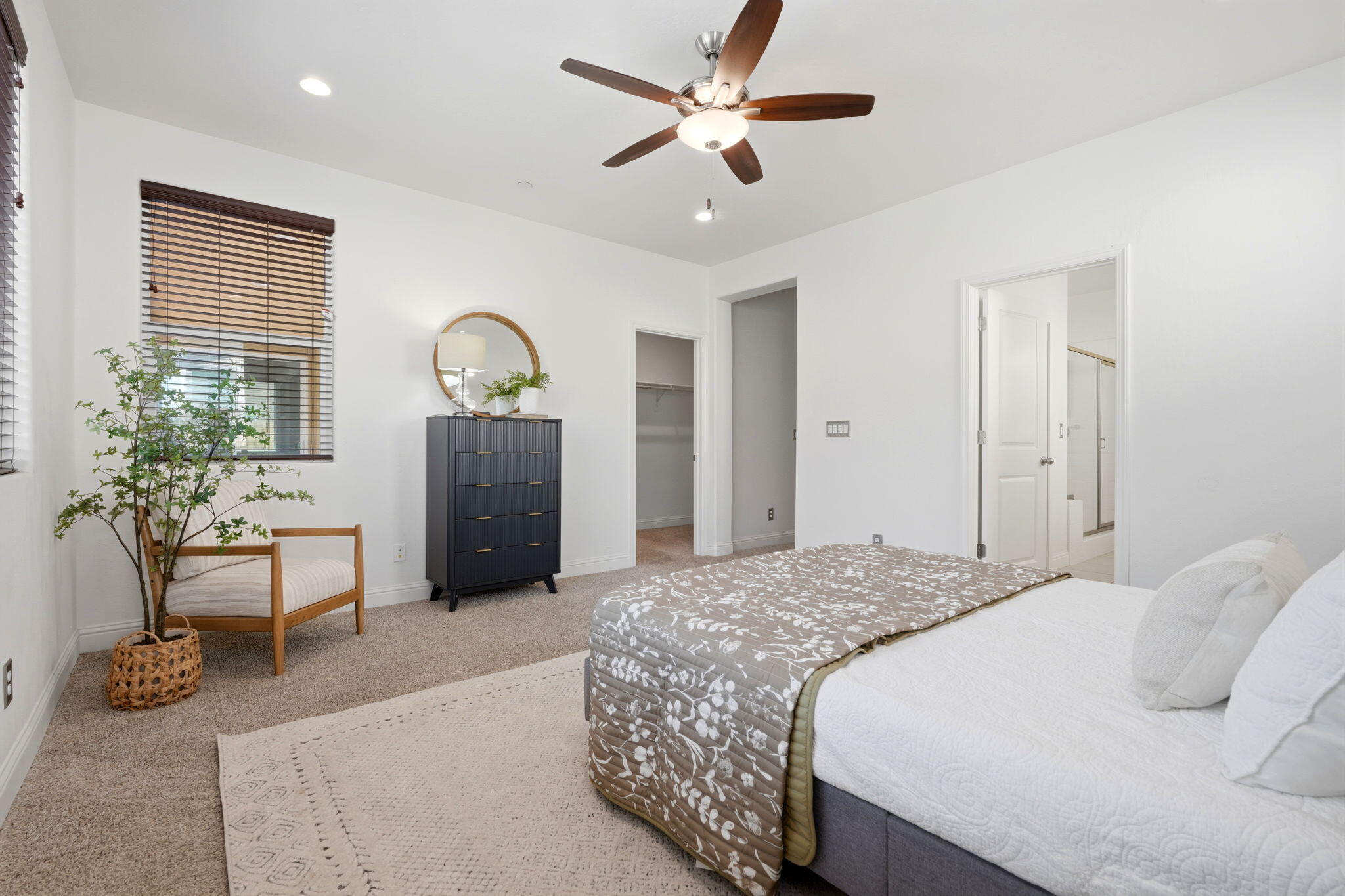 1833 W Corvina Ave, Visalia, CA 93291