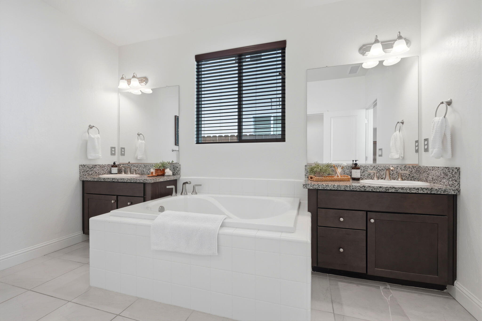 1833 W Corvina Ave, Visalia, CA 93291