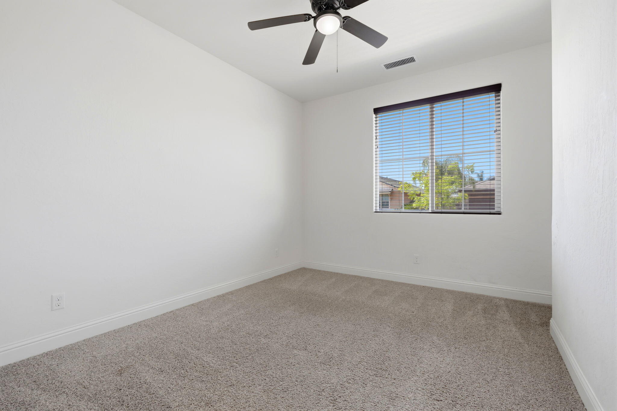 1833 W Corvina Ave, Visalia, CA 93291