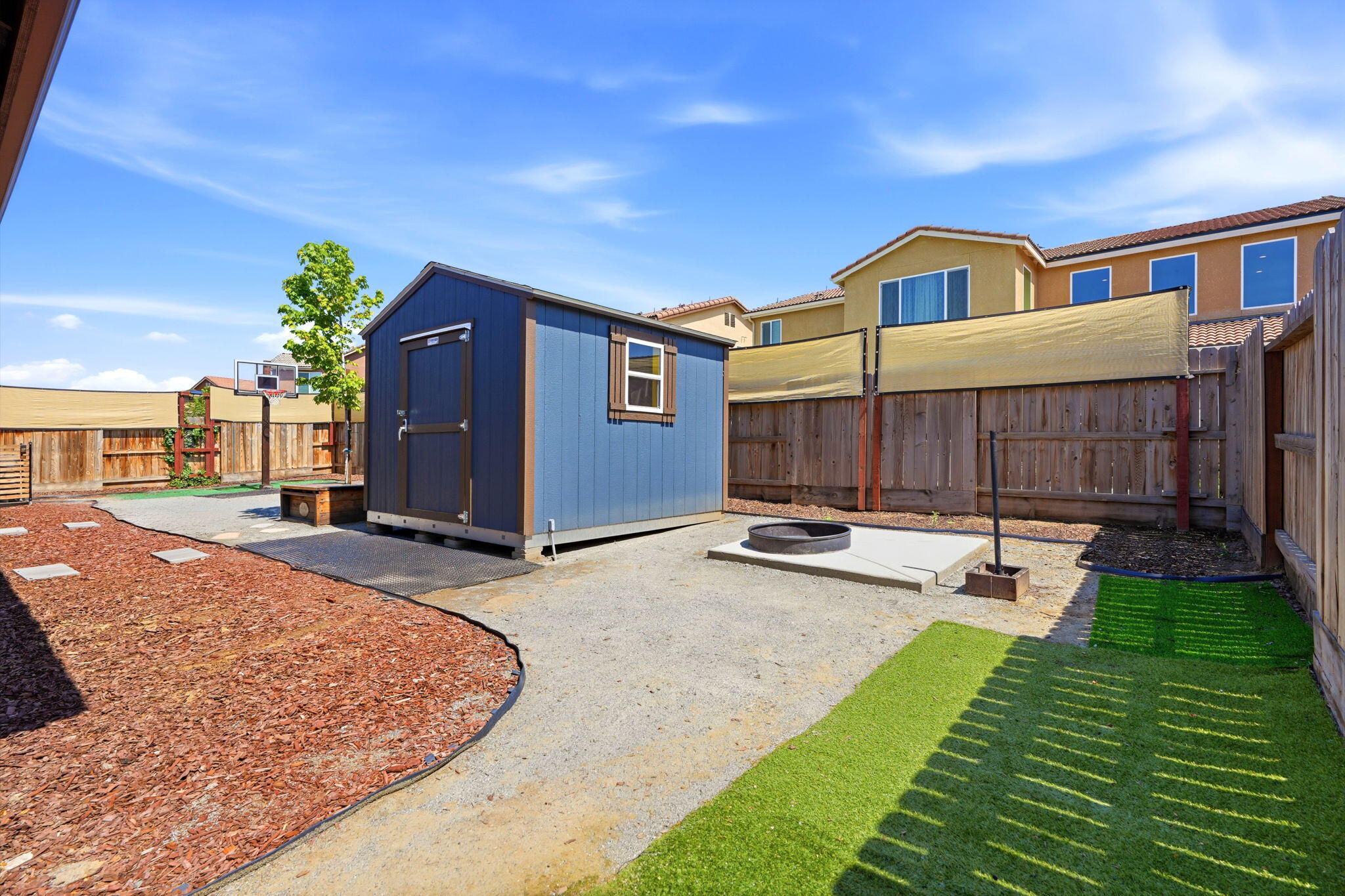 1833 W Corvina Ave, Visalia, CA 93291