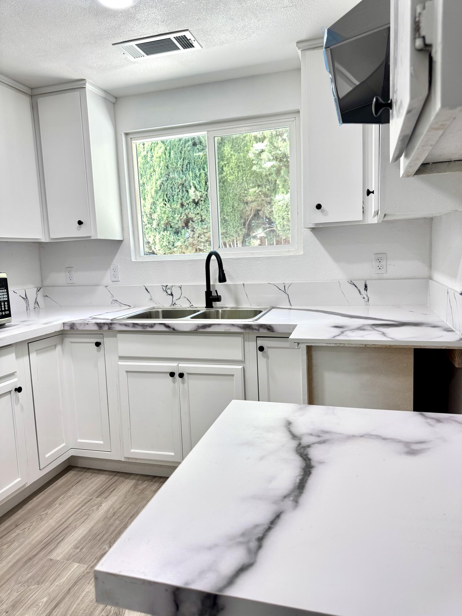 12414 Edward Ave, Orosi, CA 93647