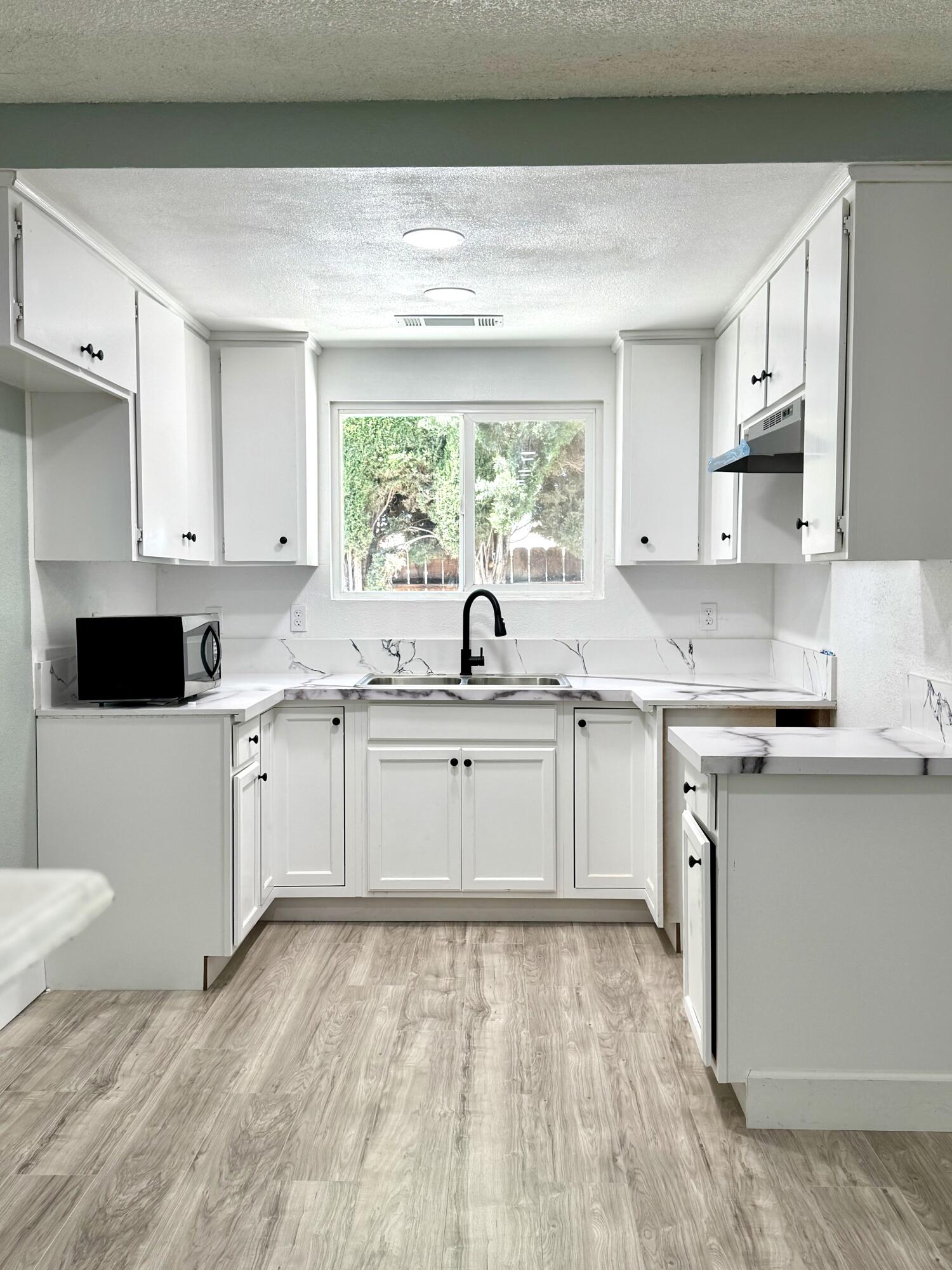 12414 Edward Ave, Orosi, CA 93647