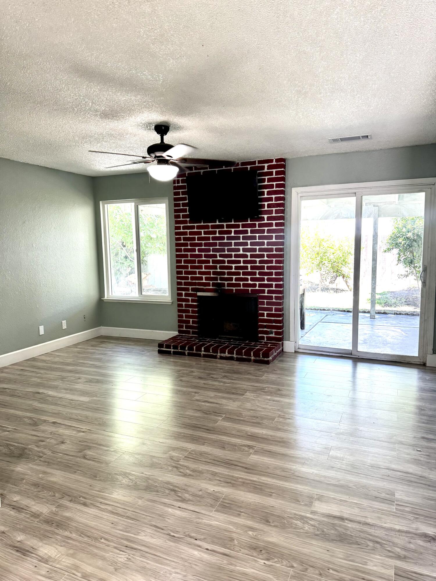 12414 Edward Ave, Orosi, CA 93647