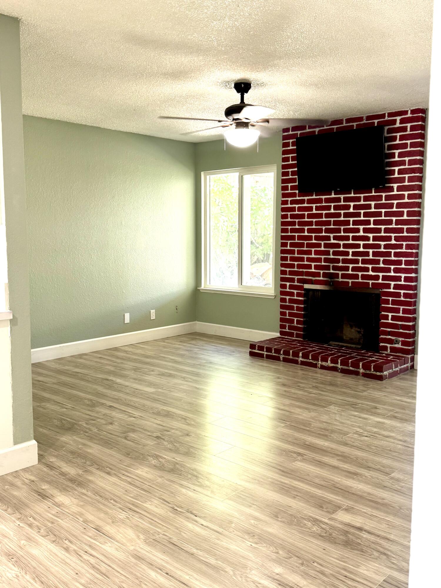 12414 Edward Ave, Orosi, CA 93647