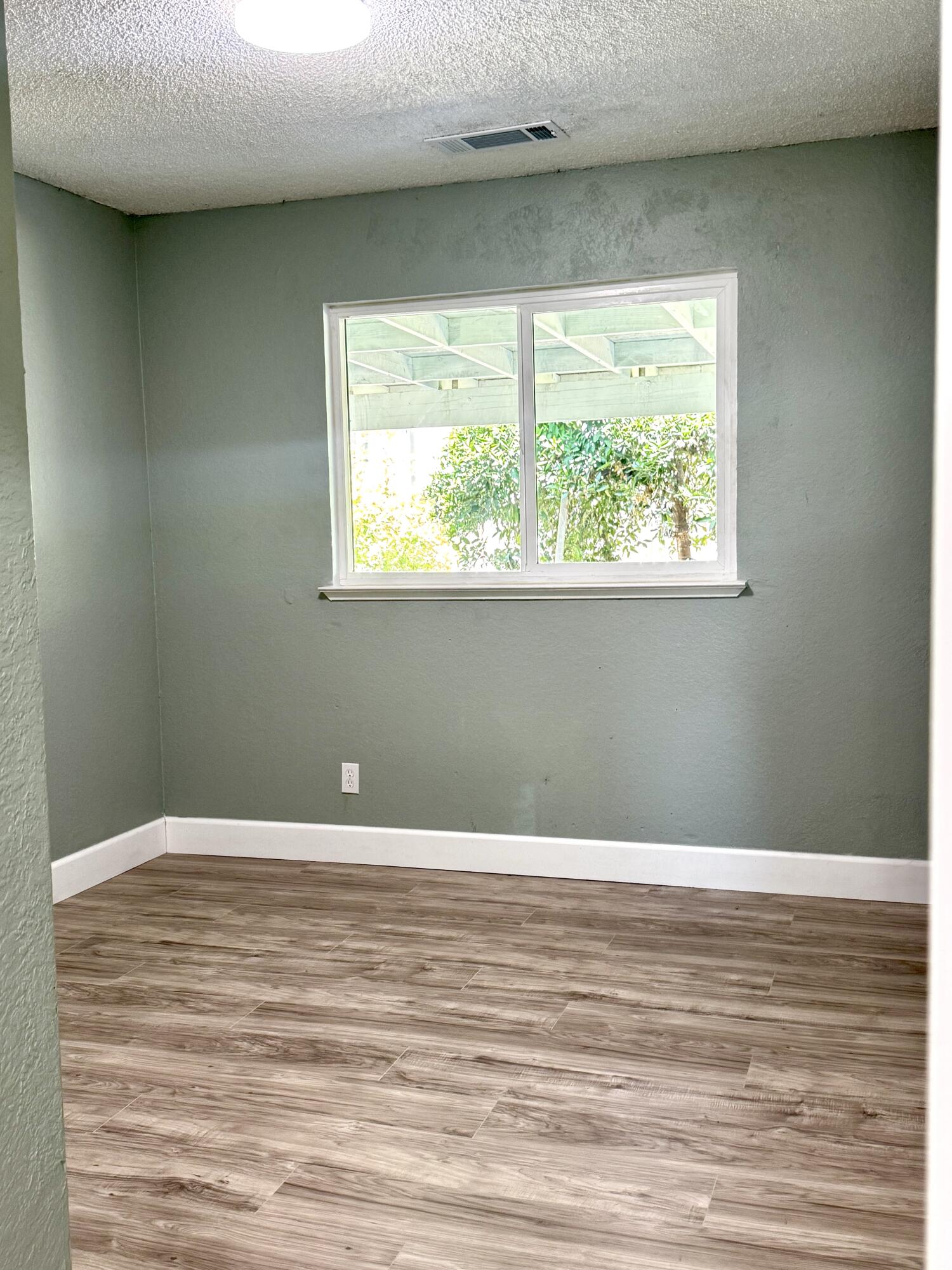 12414 Edward Ave, Orosi, CA 93647