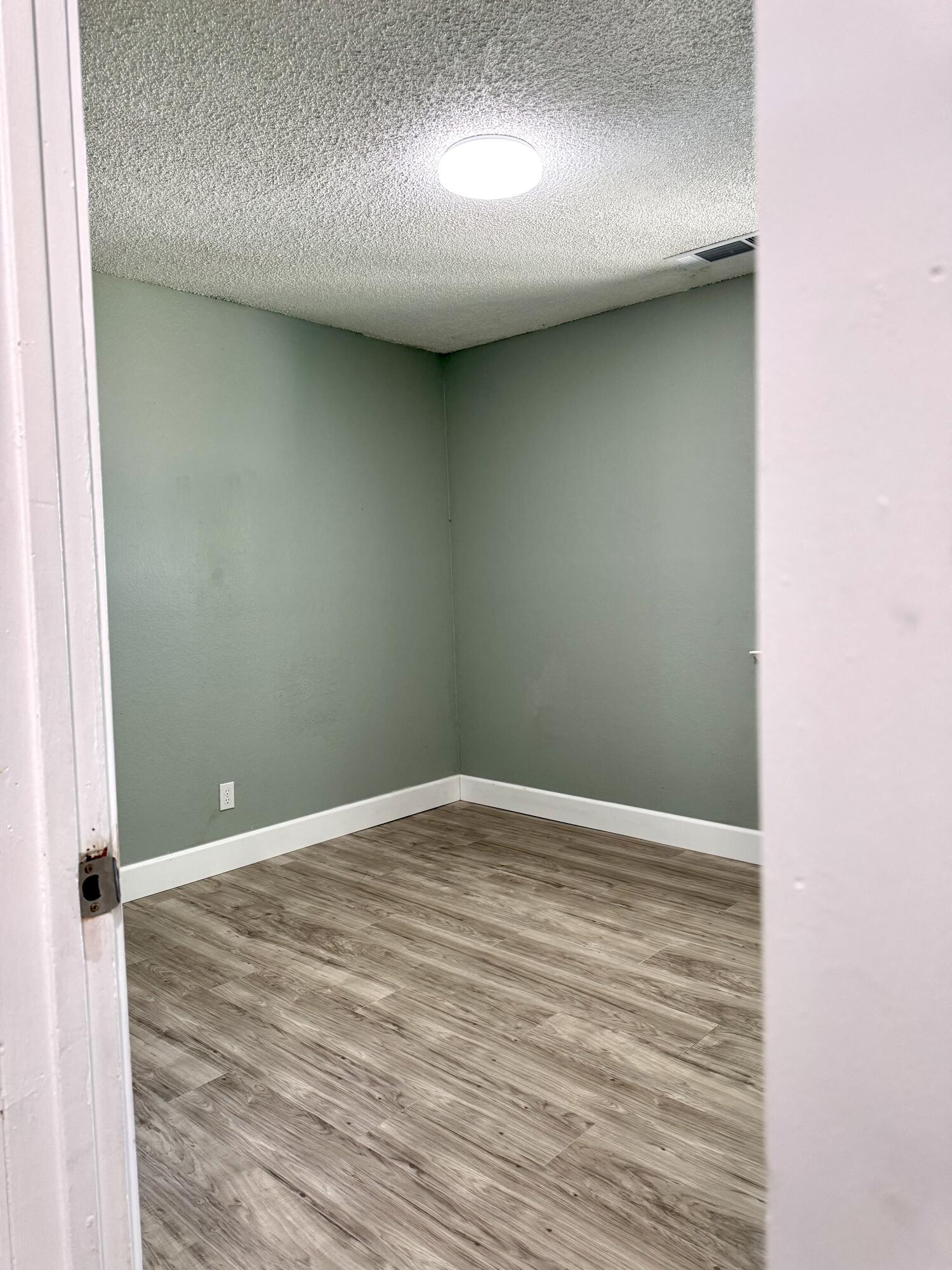 12414 Edward Ave, Orosi, CA 93647