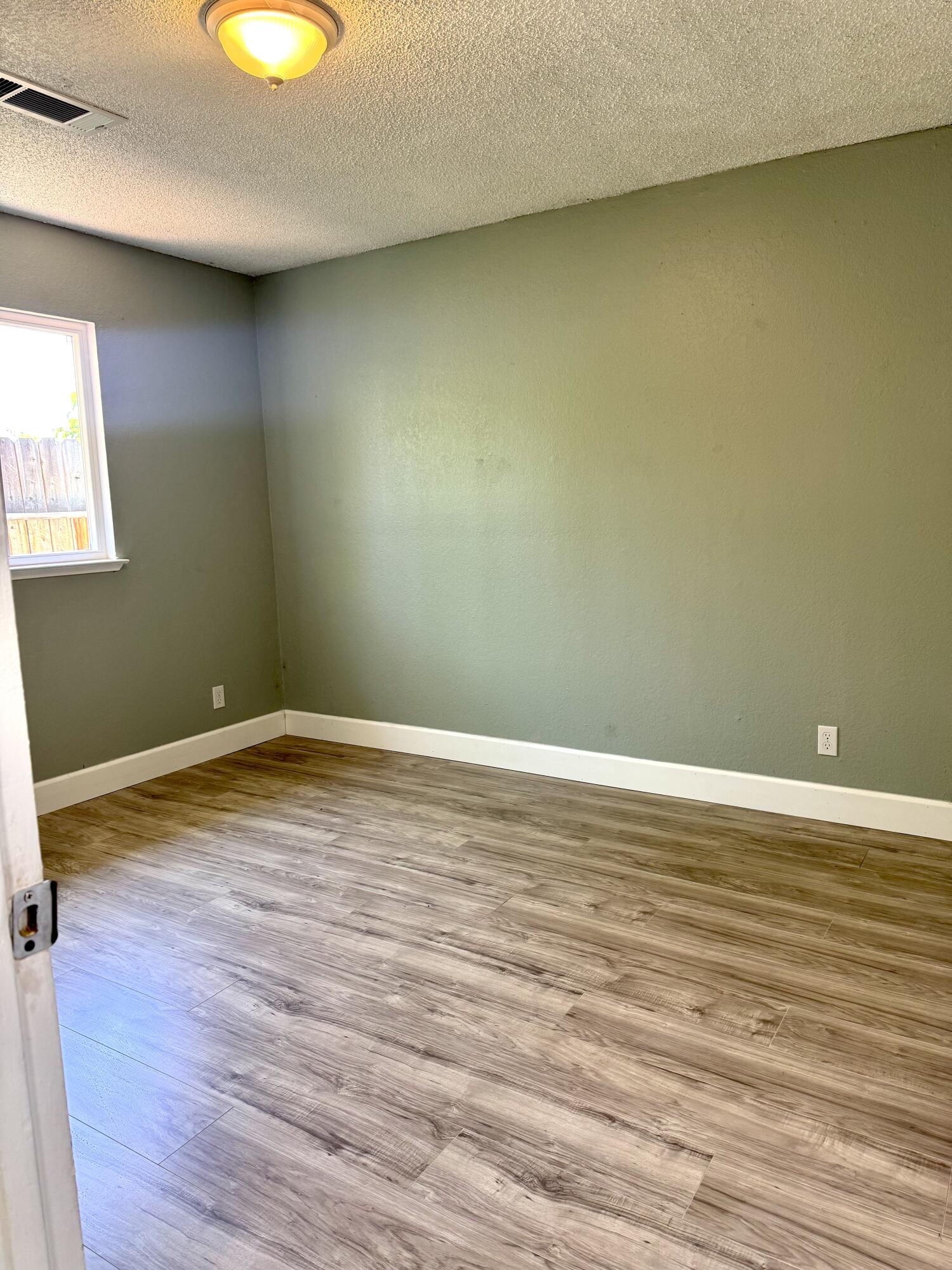 12414 Edward Ave, Orosi, CA 93647