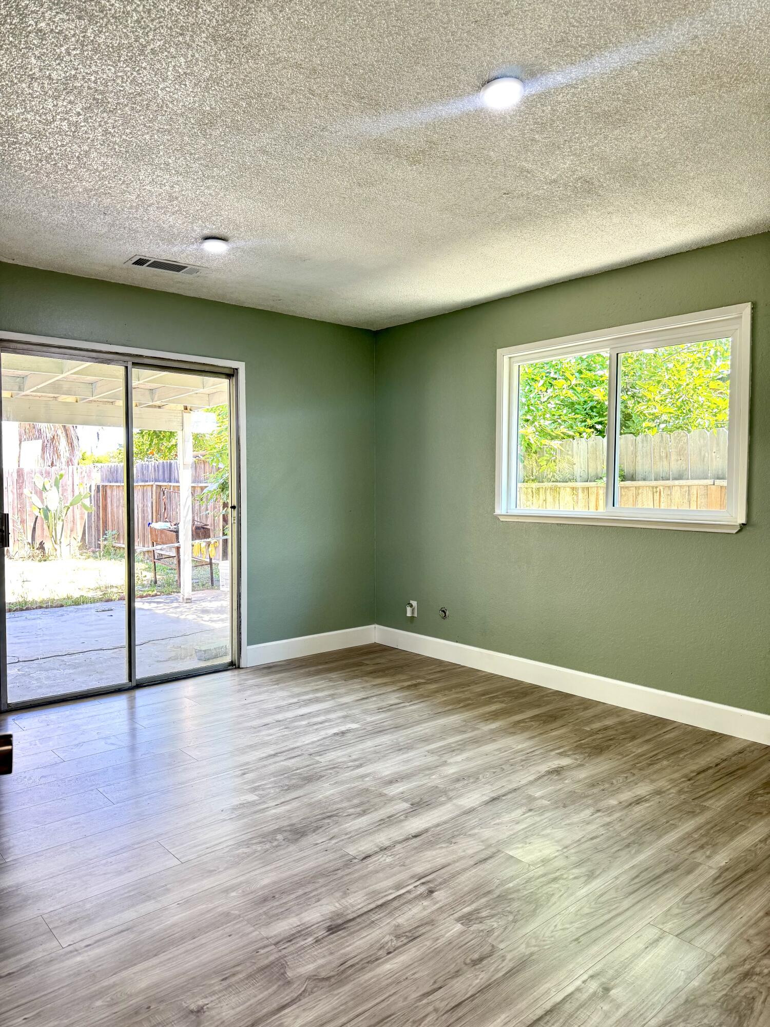 12414 Edward Ave, Orosi, CA 93647