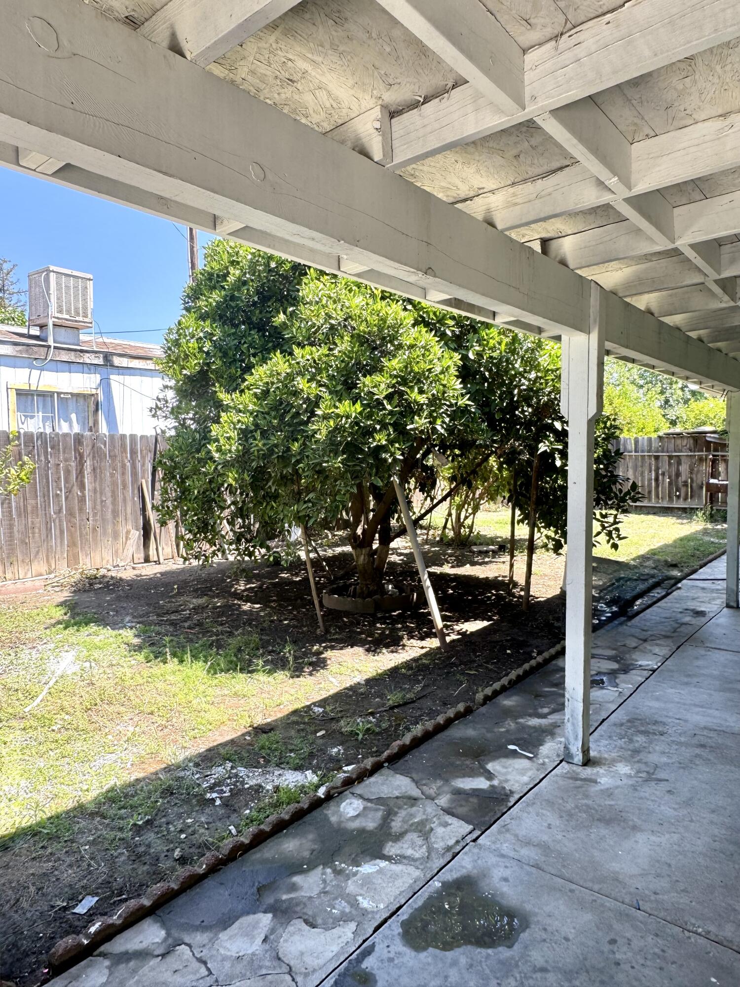 12414 Edward Ave, Orosi, CA 93647