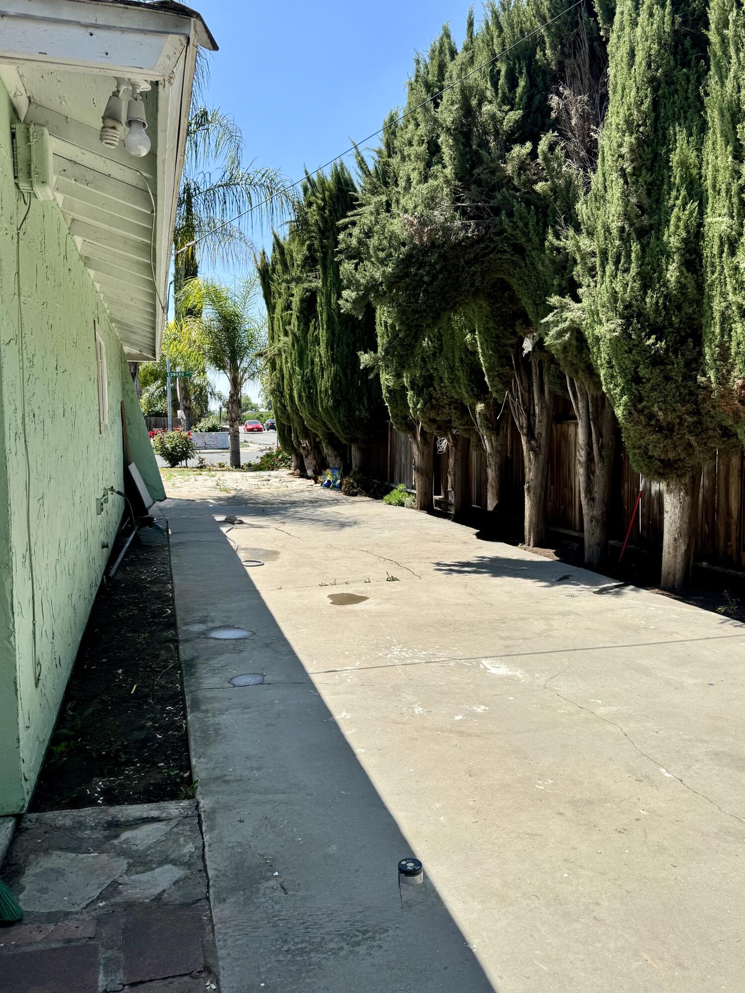 12414 Edward Ave, Orosi, CA 93647