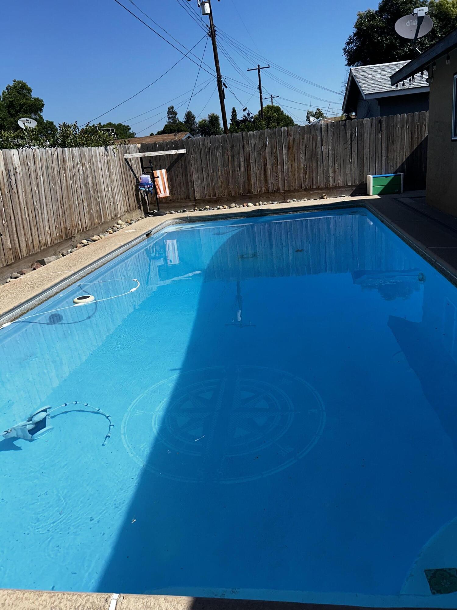 1019 N Gowdy St, Visalia, CA 93292
