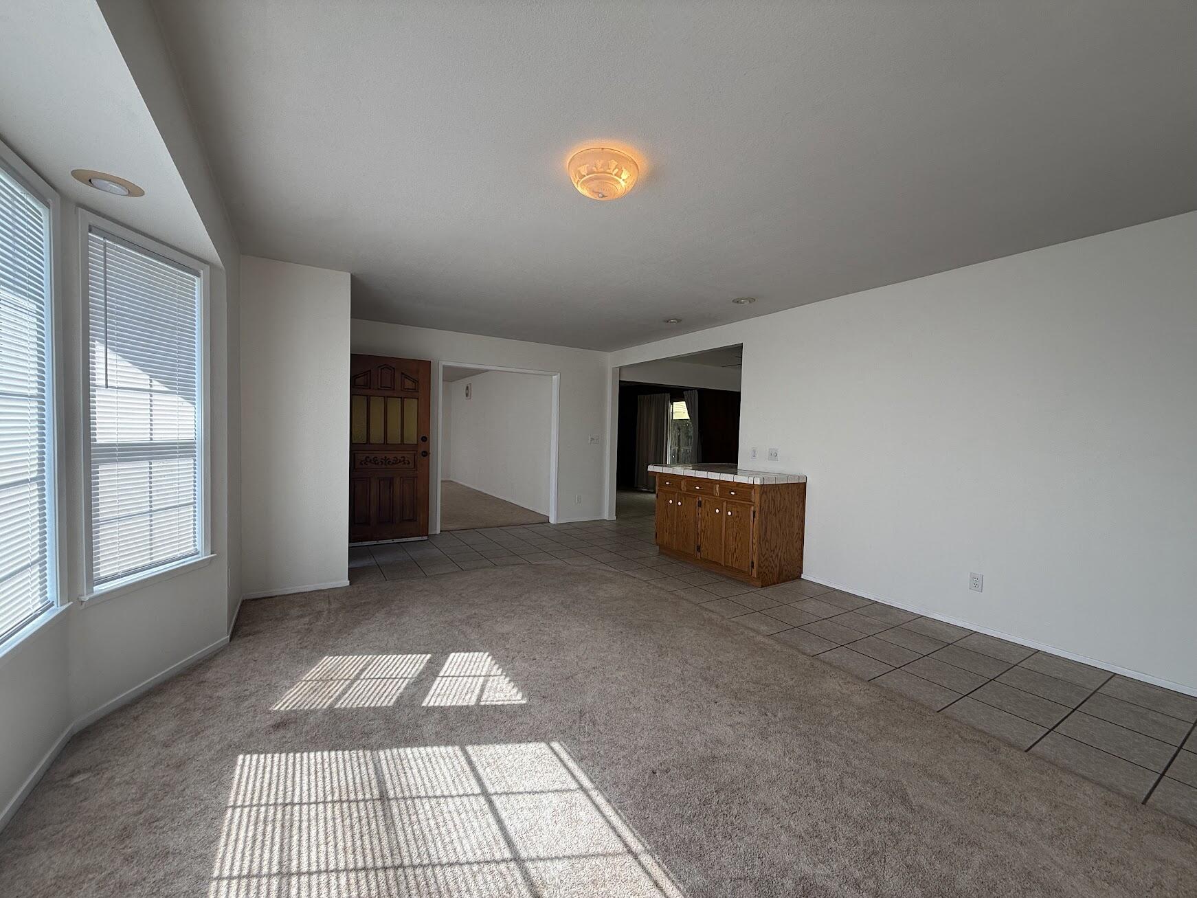 257 N Roberts Pl, Dinuba, CA 93618