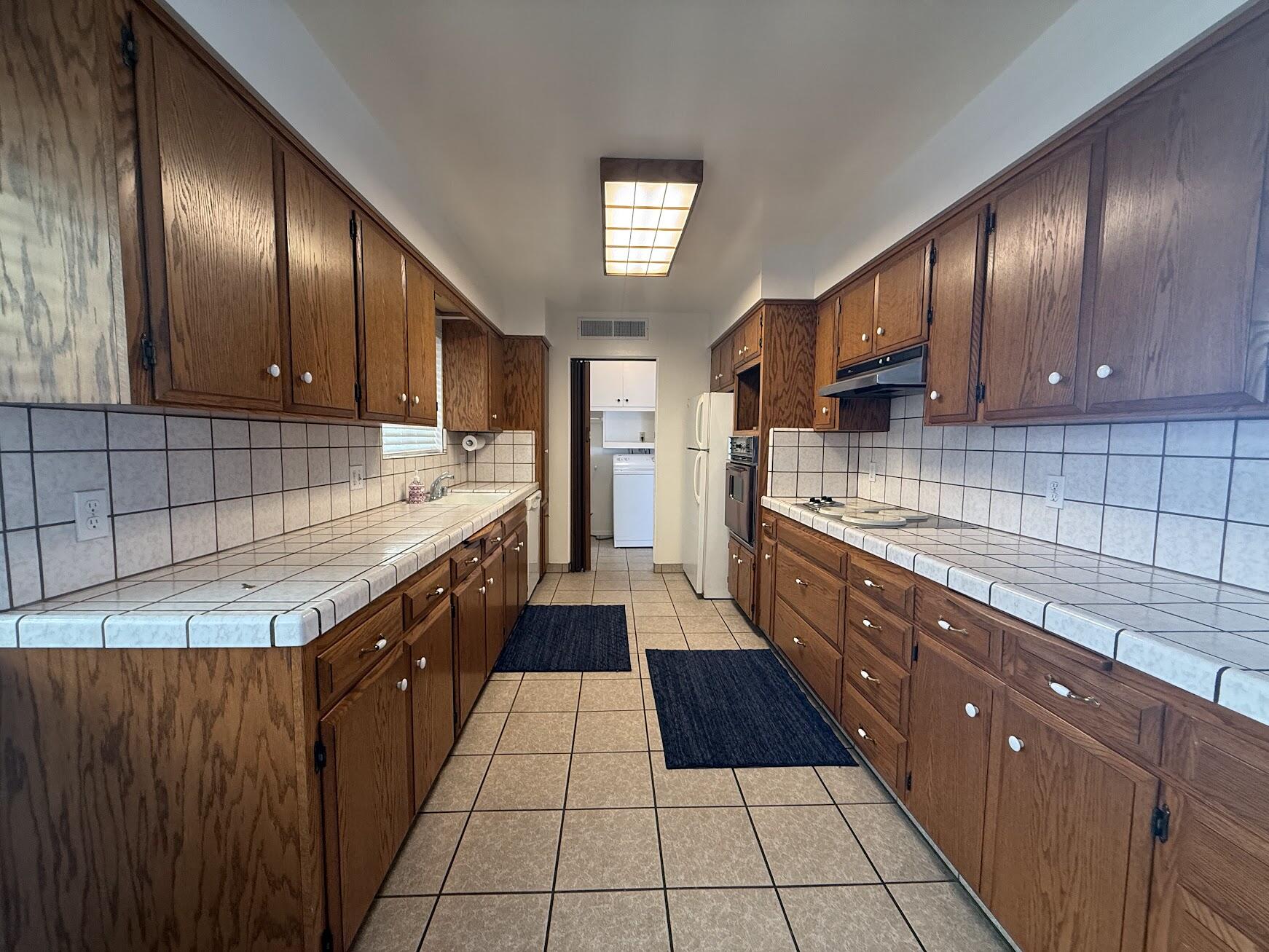 257 N Roberts Pl, Dinuba, CA 93618