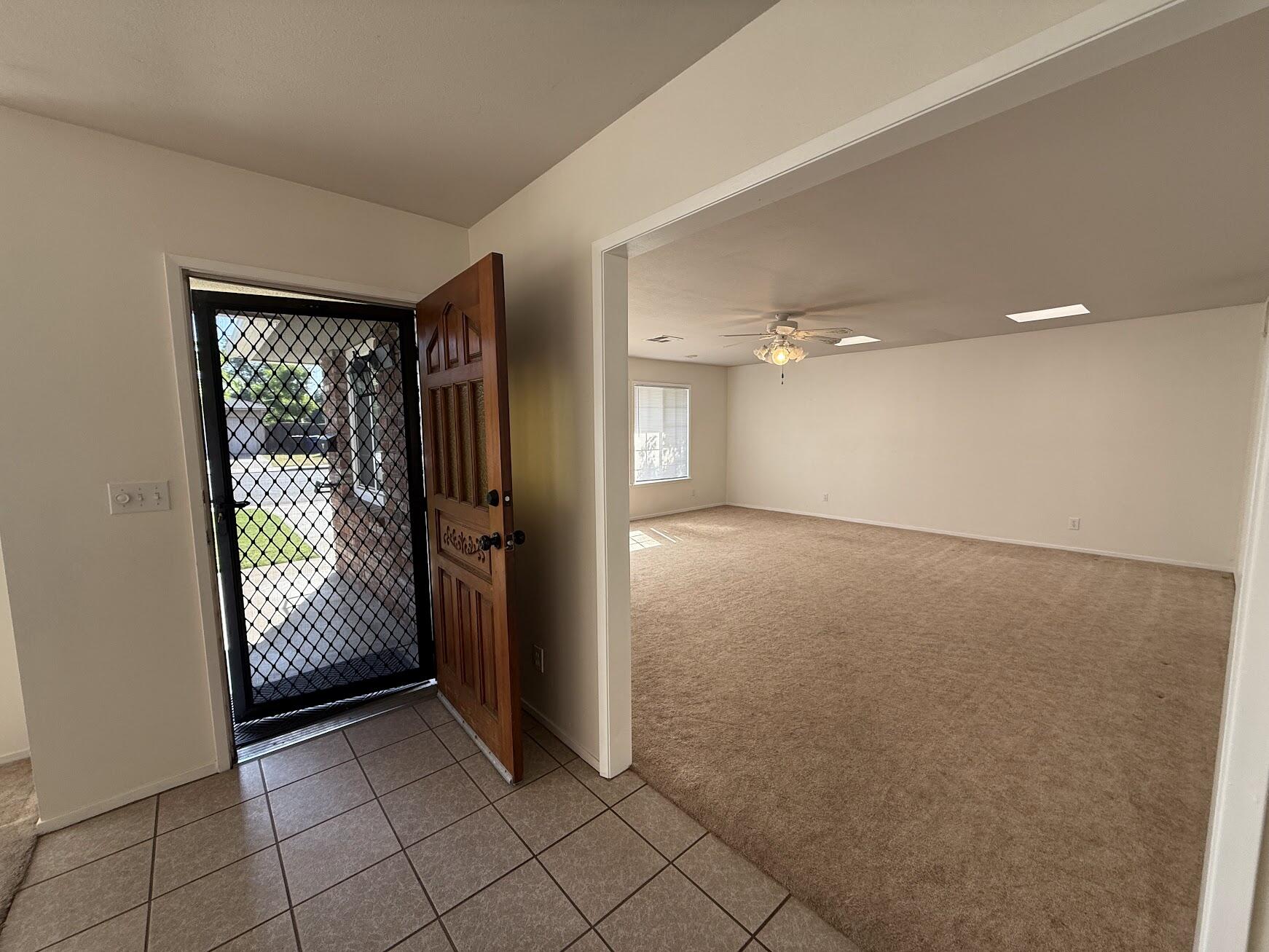 257 N Roberts Pl, Dinuba, CA 93618