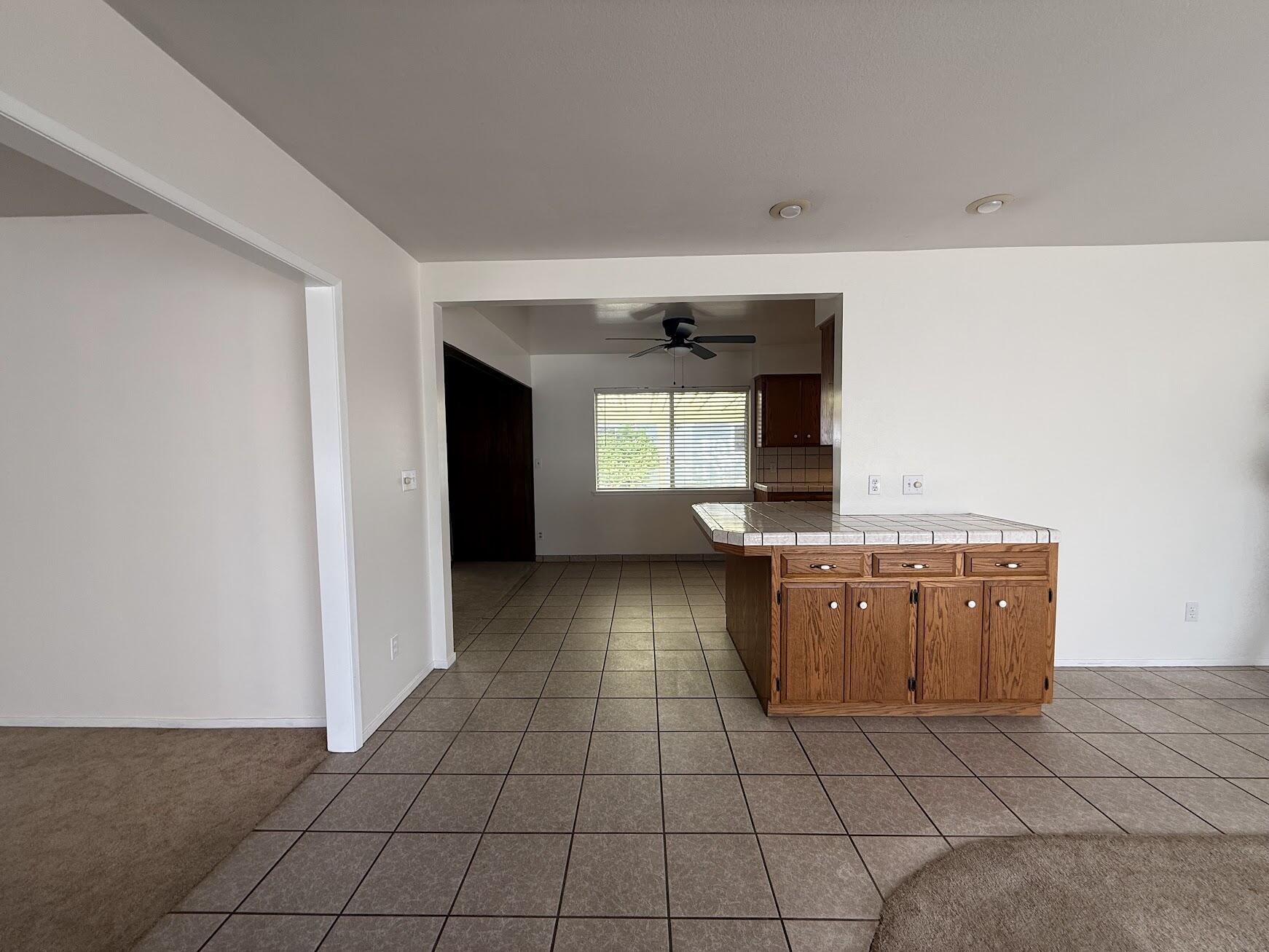 257 N Roberts Pl, Dinuba, CA 93618