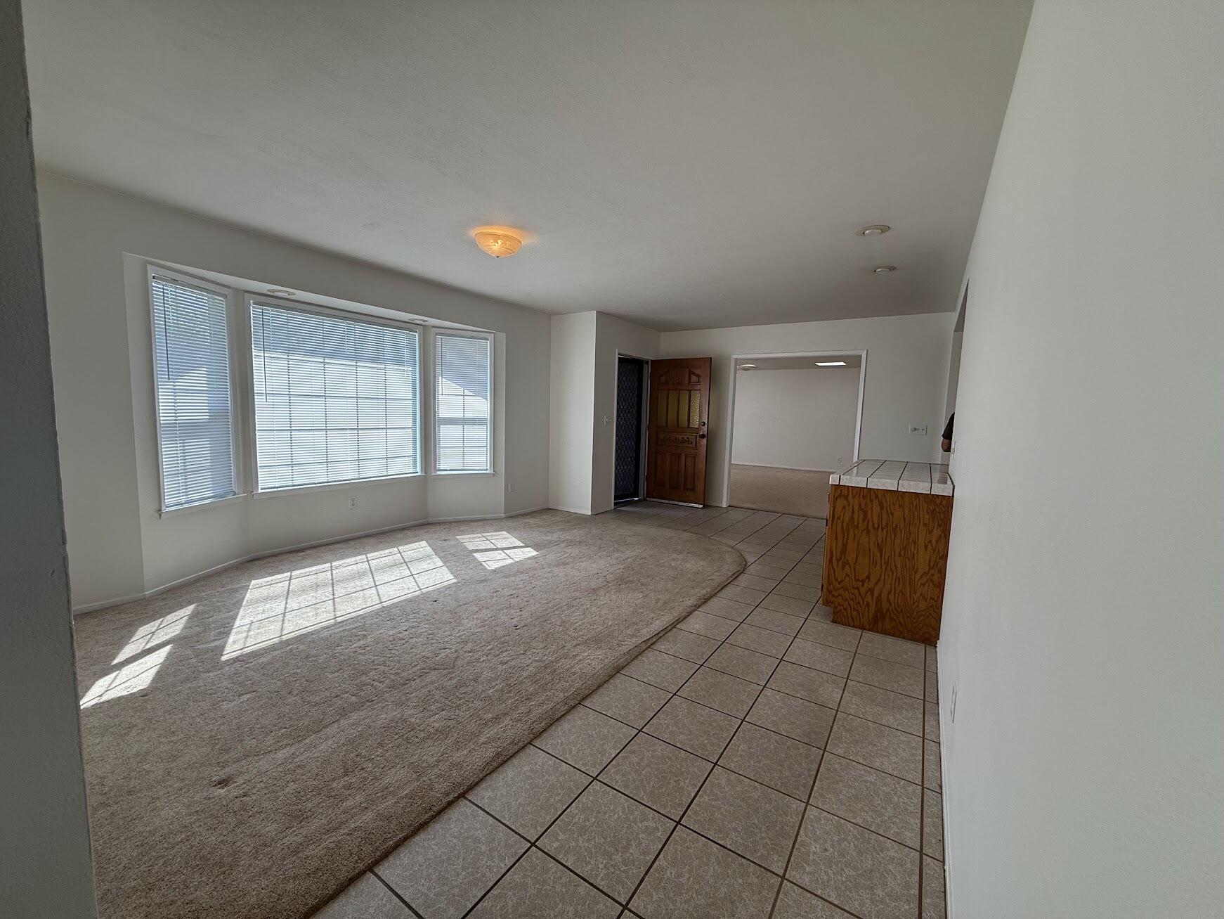 257 N Roberts Pl, Dinuba, CA 93618