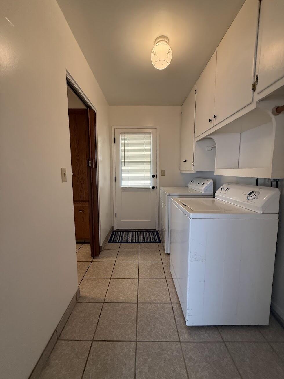 257 N Roberts Pl, Dinuba, CA 93618