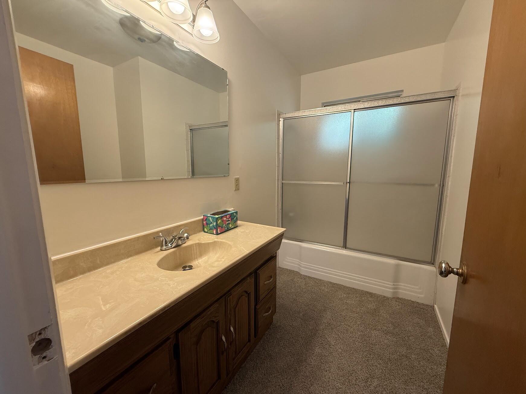 257 N Roberts Pl, Dinuba, CA 93618