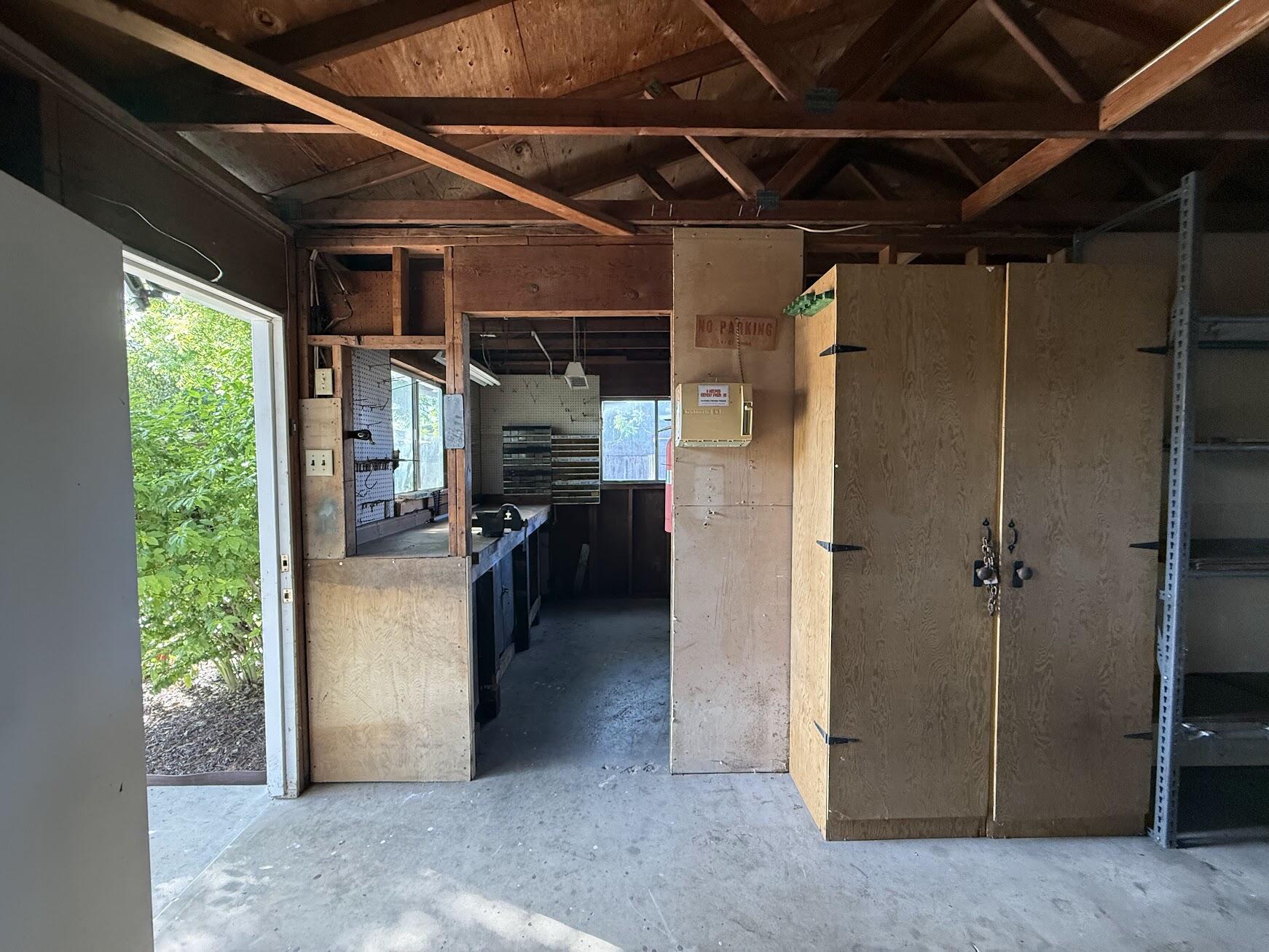 257 N Roberts Pl, Dinuba, CA 93618
