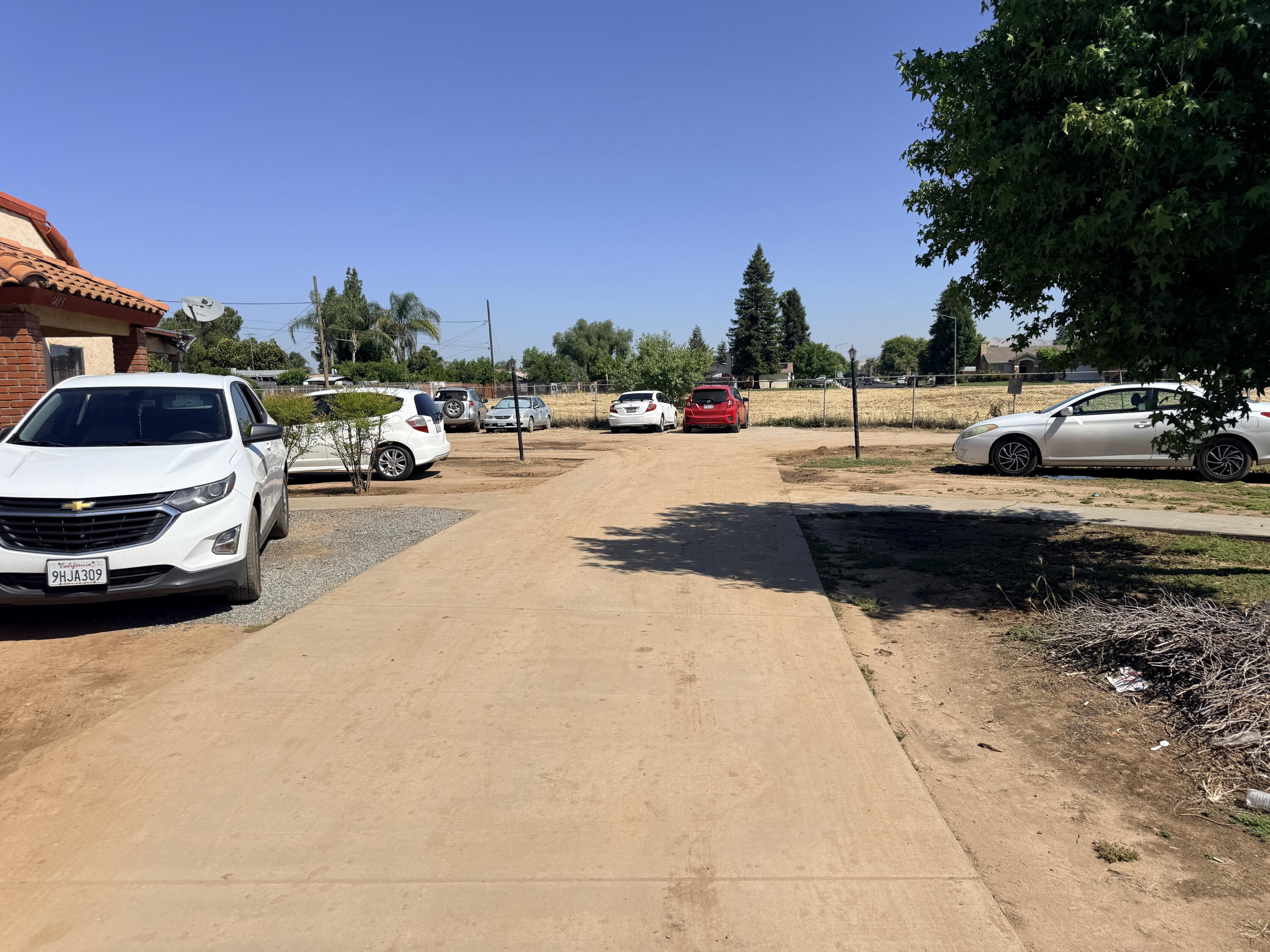 1405 E Cypress Ave, Reedley, CA 93654