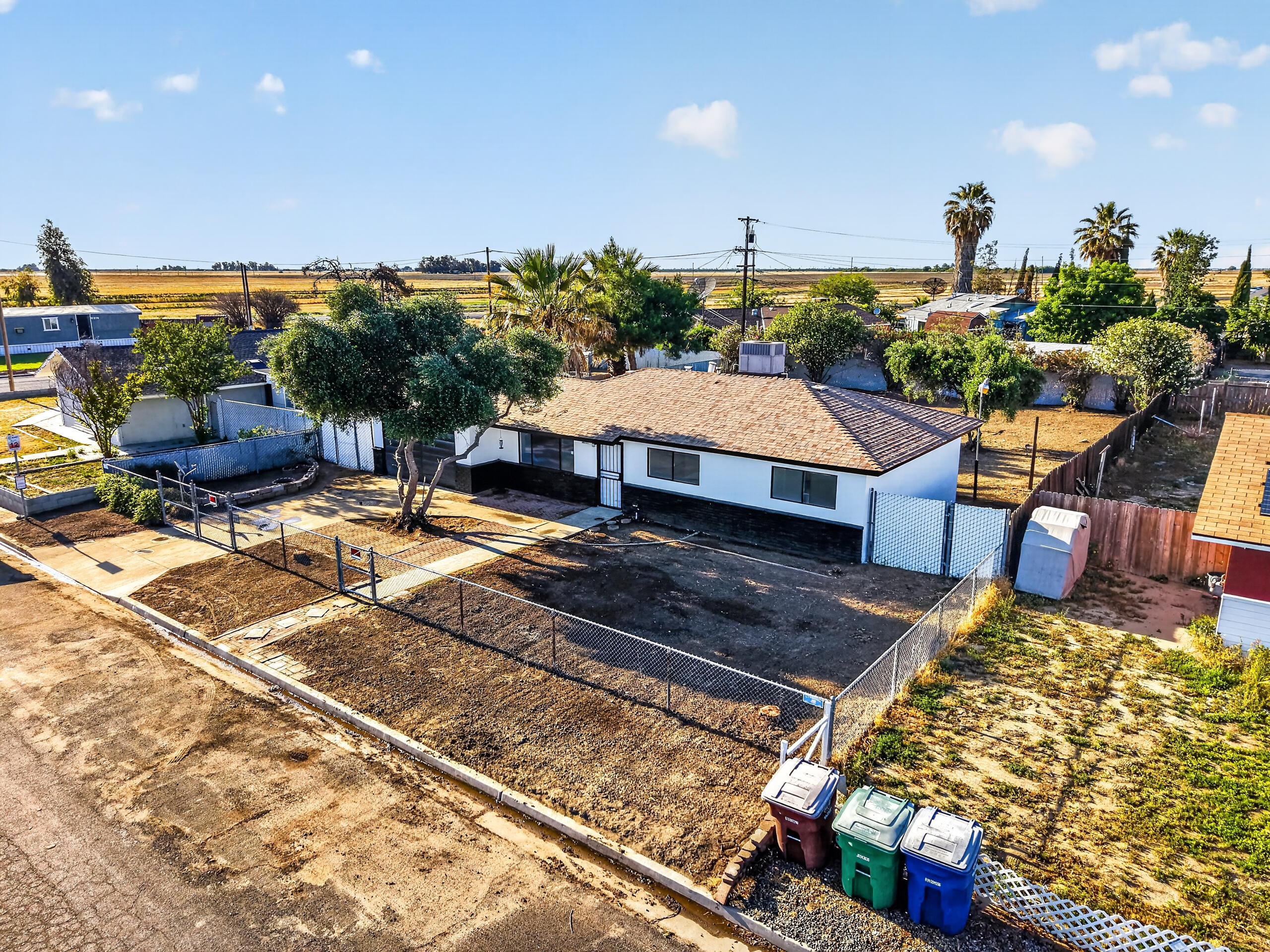 20372 1st St, Stratford, CA 93266