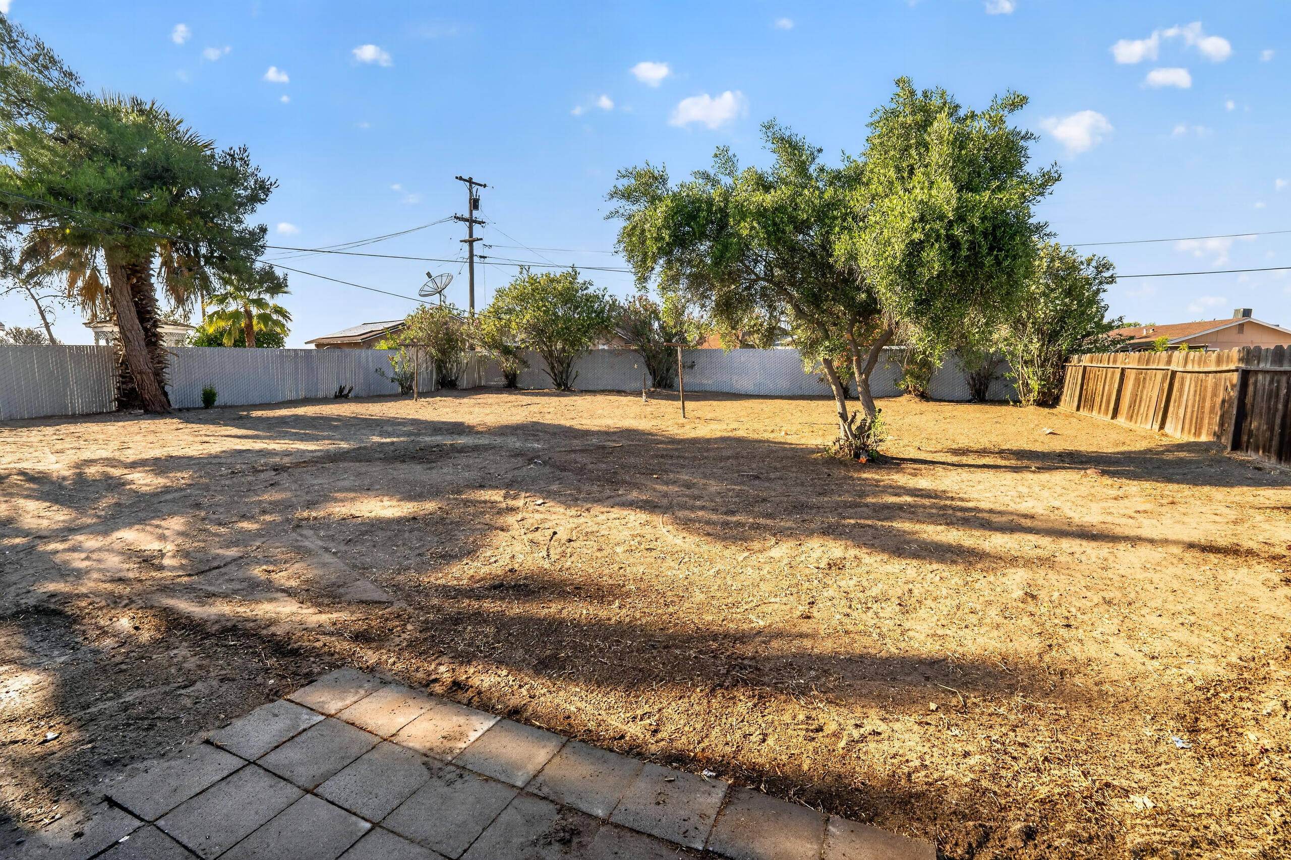 20372 1st St, Stratford, CA 93266