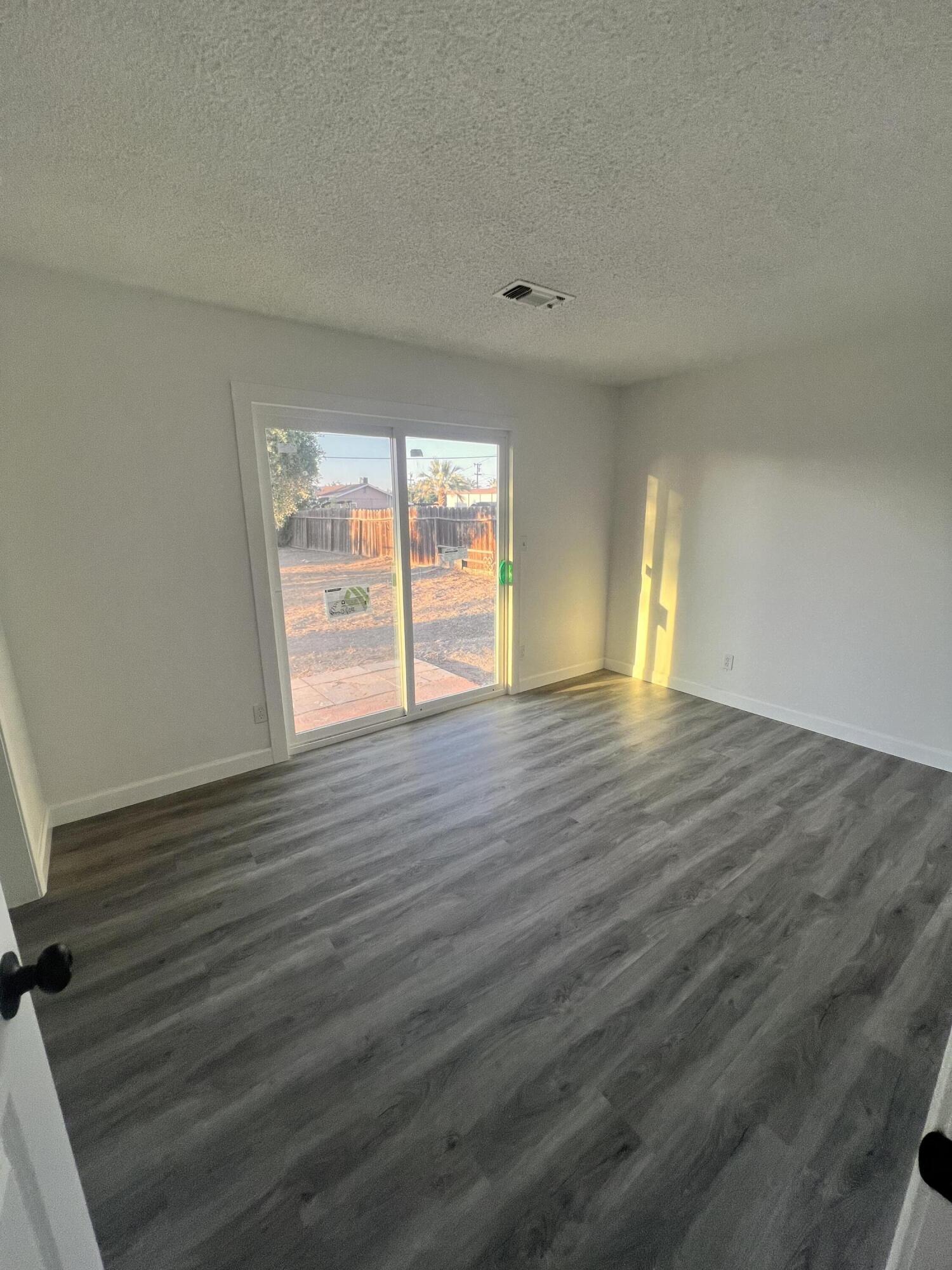 20372 1st St, Stratford, CA 93266