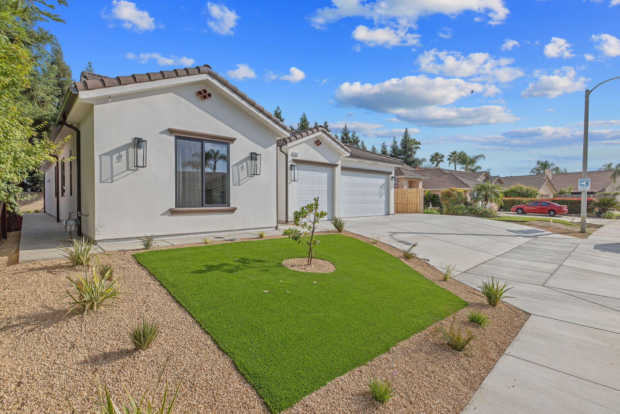 1047 E Arlen Ave, Visalia, CA 93292