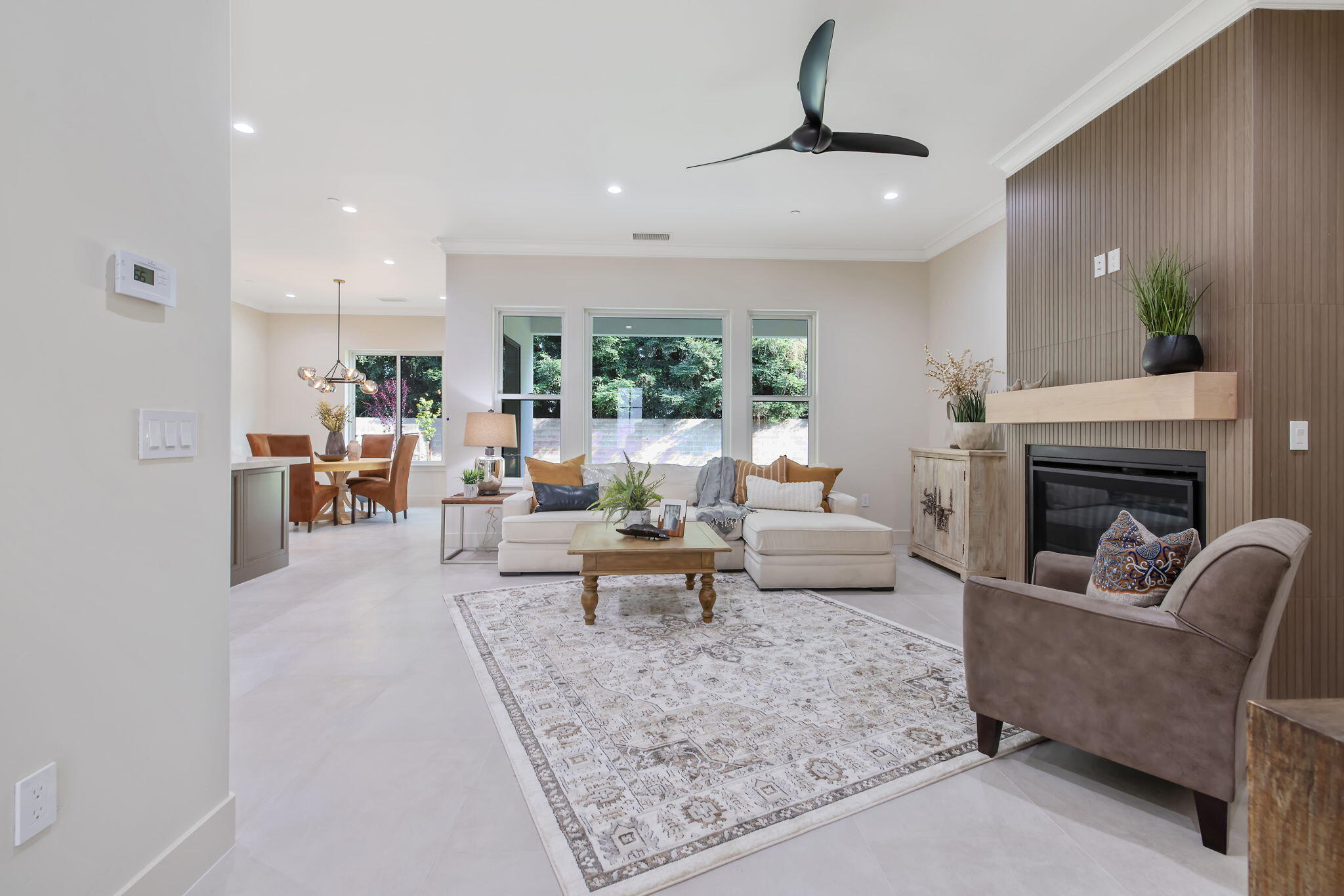 1047 E Arlen Ave, Visalia, CA 93292