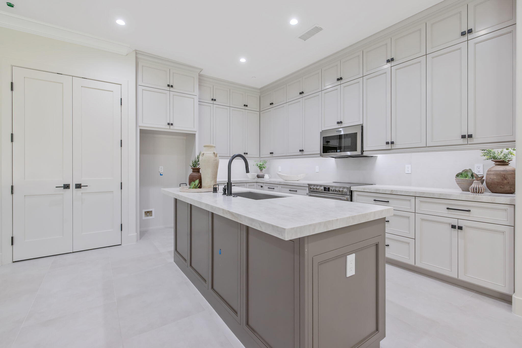 1047 E Arlen Ave, Visalia, CA 93292