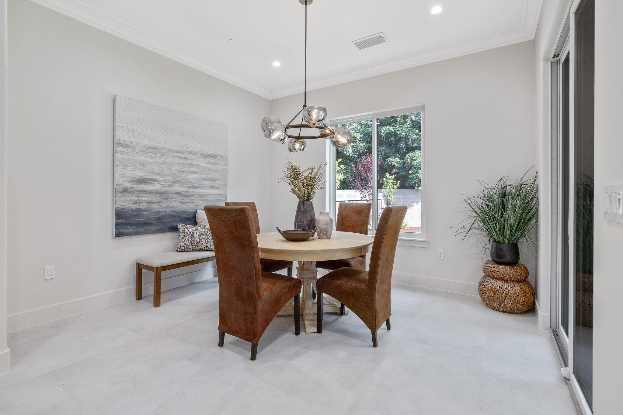 1047 E Arlen Ave, Visalia, CA 93292