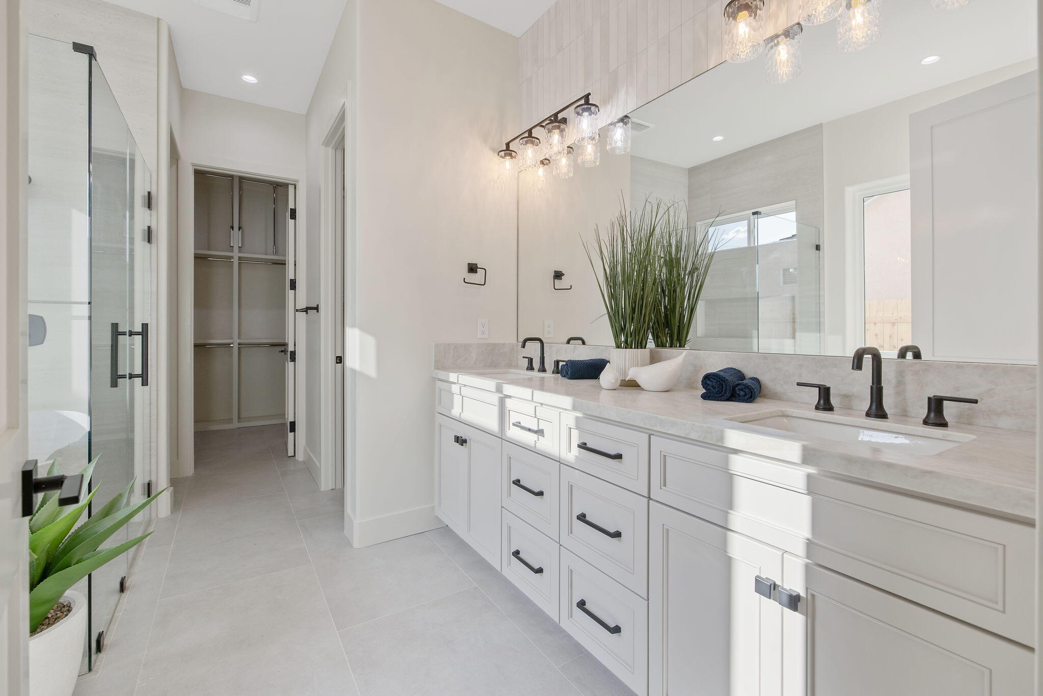 1047 E Arlen Ave, Visalia, CA 93292