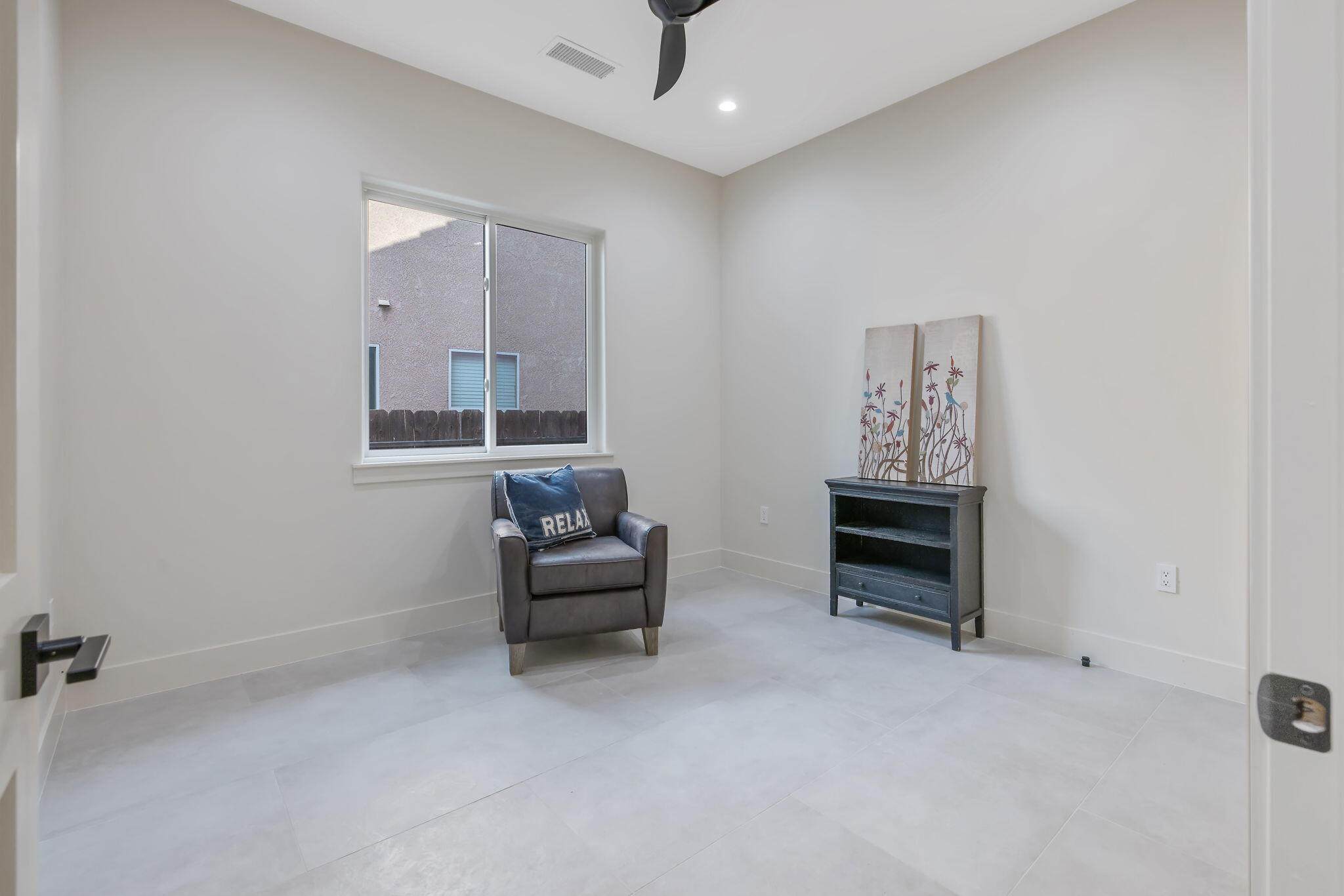 1047 E Arlen Ave, Visalia, CA 93292