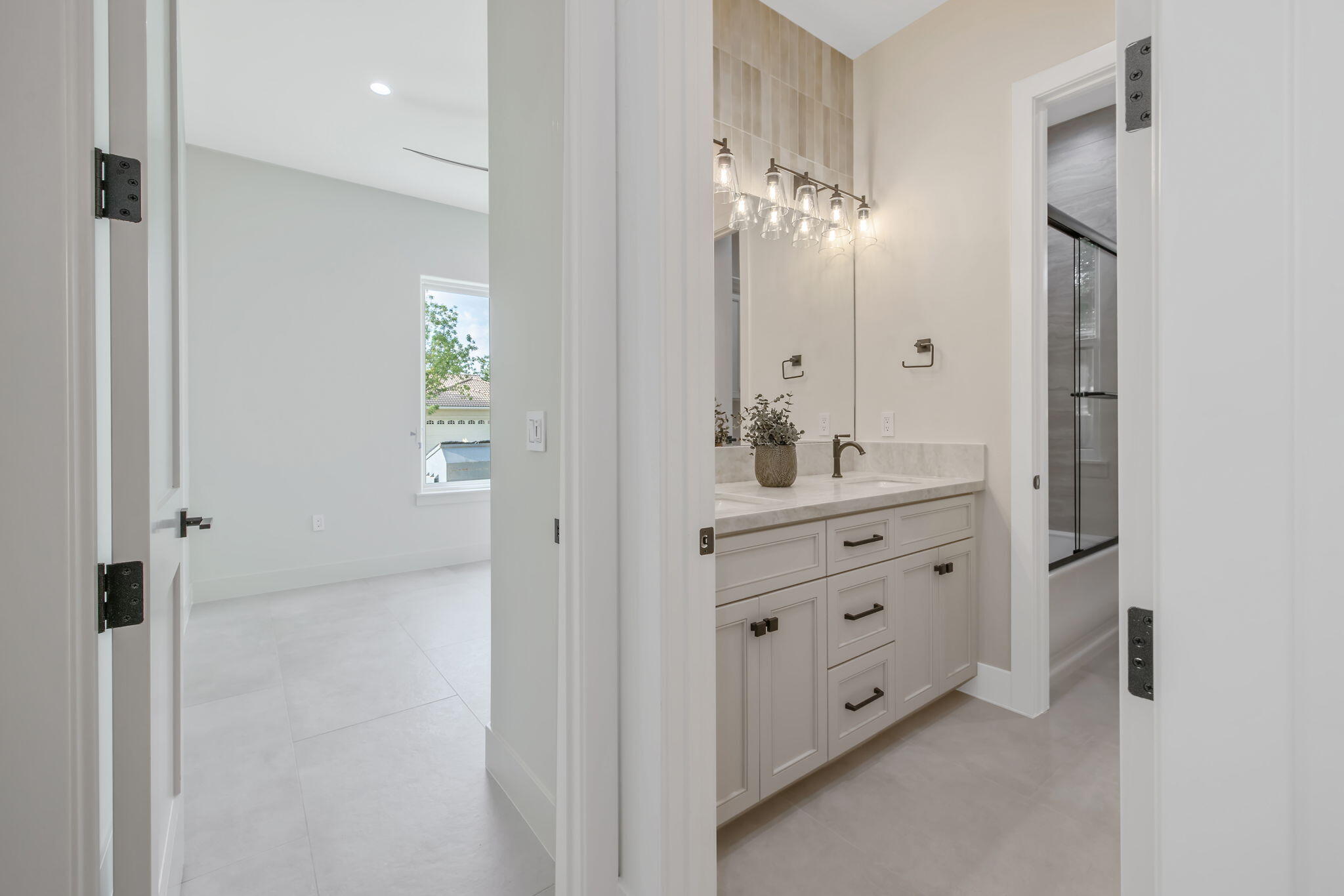 1047 E Arlen Ave, Visalia, CA 93292