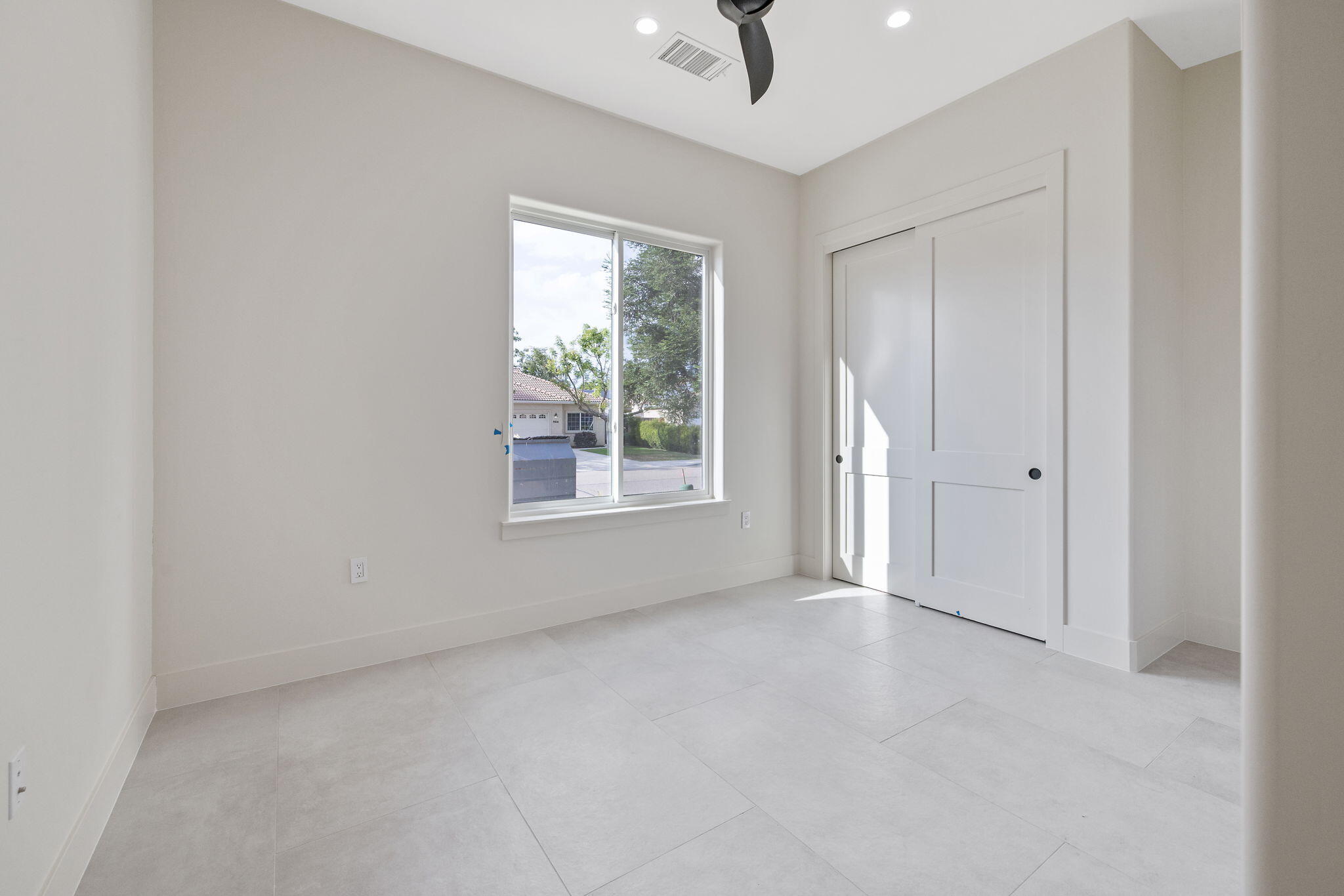 1047 E Arlen Ave, Visalia, CA 93292