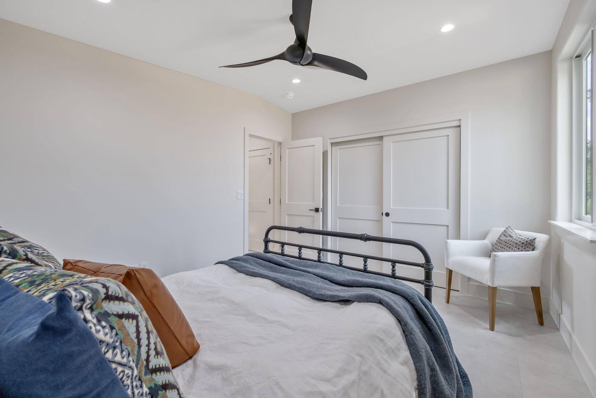 1047 E Arlen Ave, Visalia, CA 93292