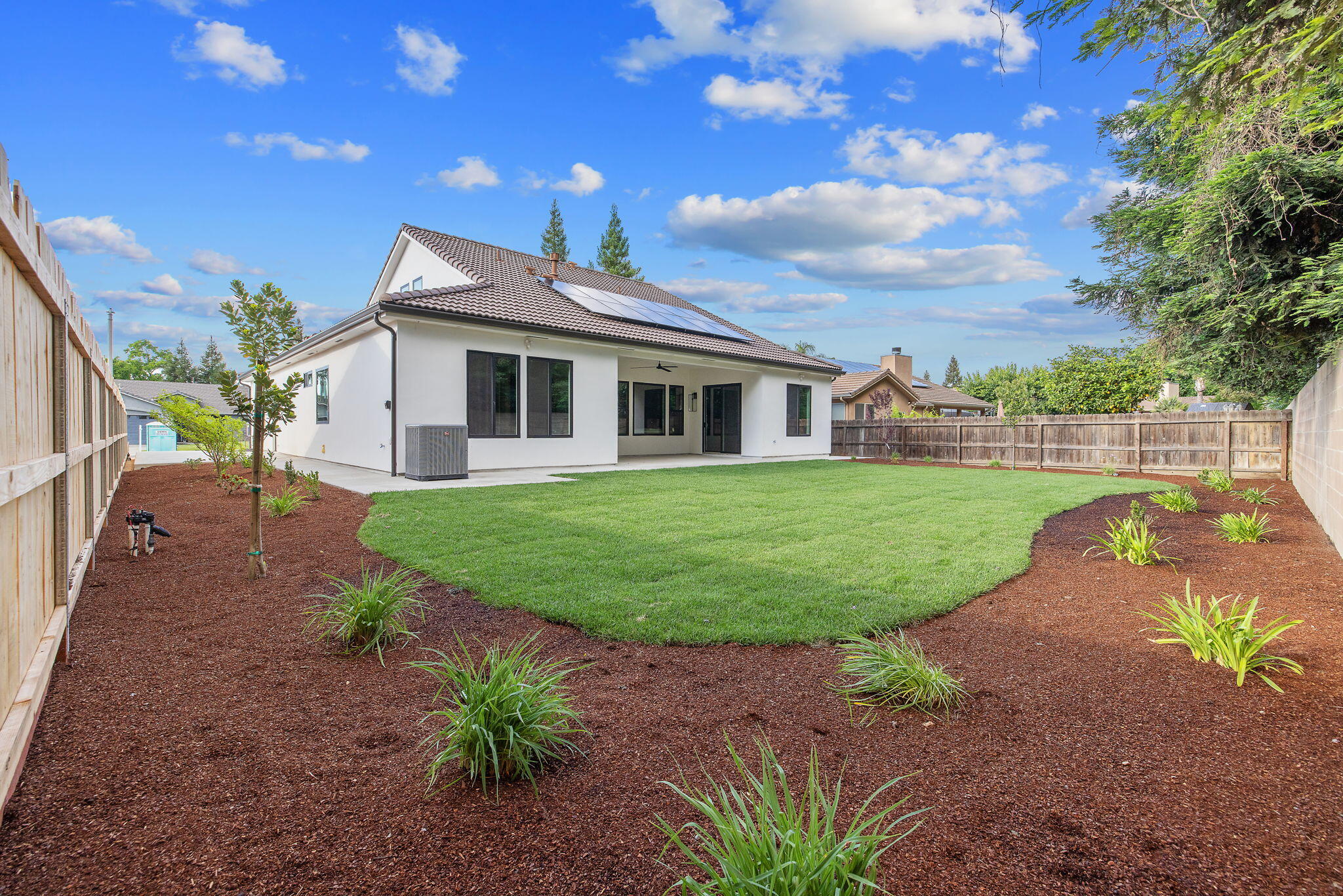 1047 E Arlen Ave, Visalia, CA 93292