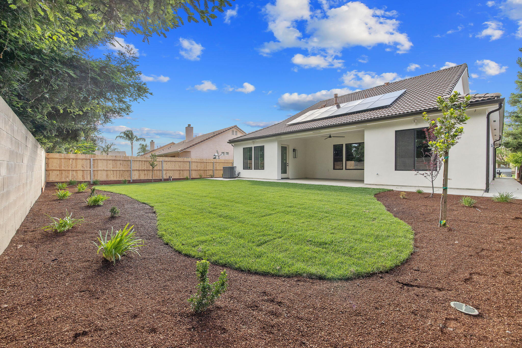 1047 E Arlen Ave, Visalia, CA 93292