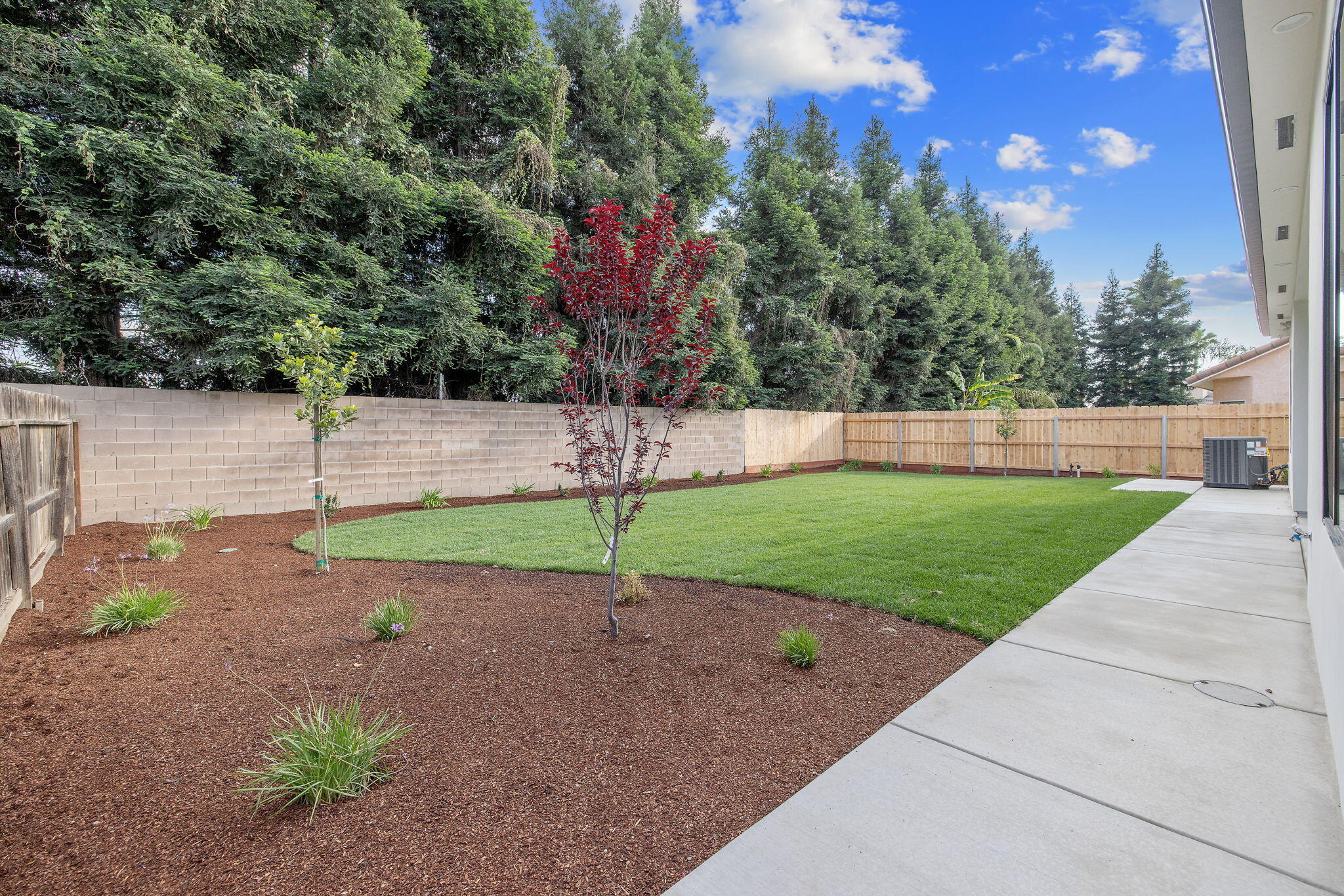1047 E Arlen Ave, Visalia, CA 93292