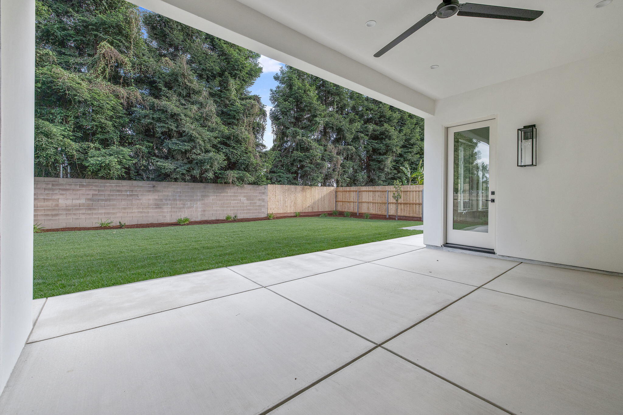 1047 E Arlen Ave, Visalia, CA 93292