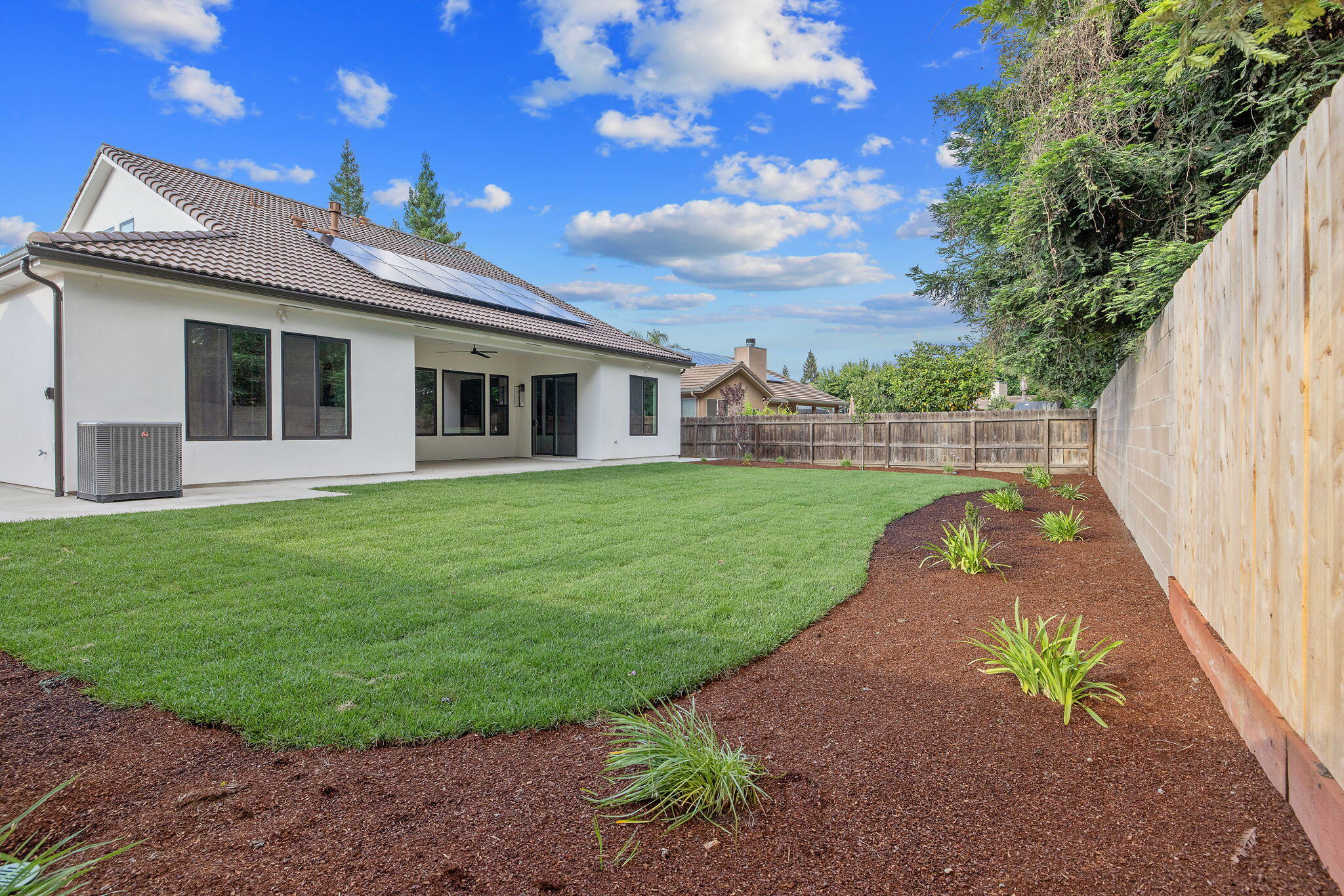 1047 E Arlen Ave, Visalia, CA 93292