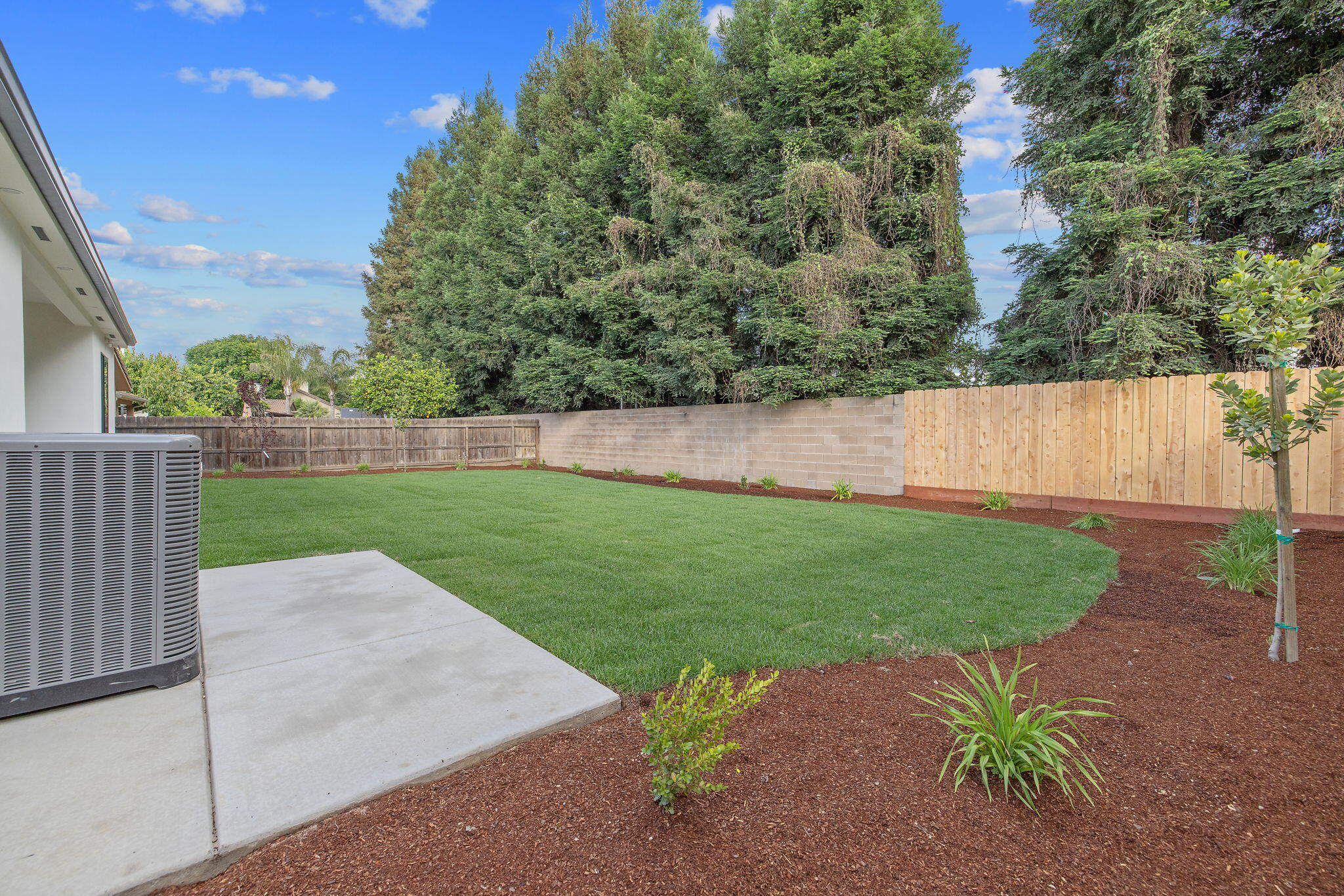 1047 E Arlen Ave, Visalia, CA 93292