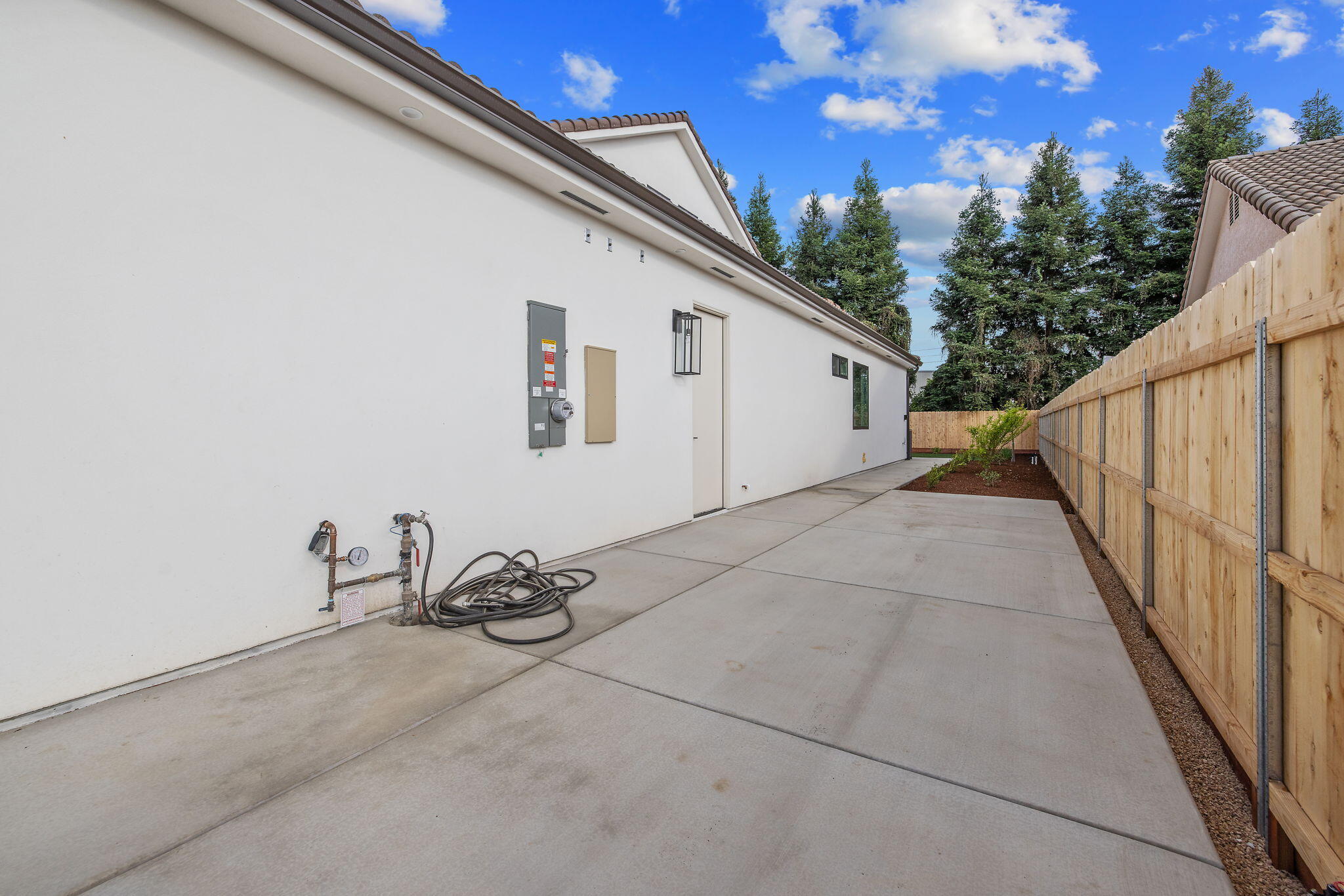 1047 E Arlen Ave, Visalia, CA 93292