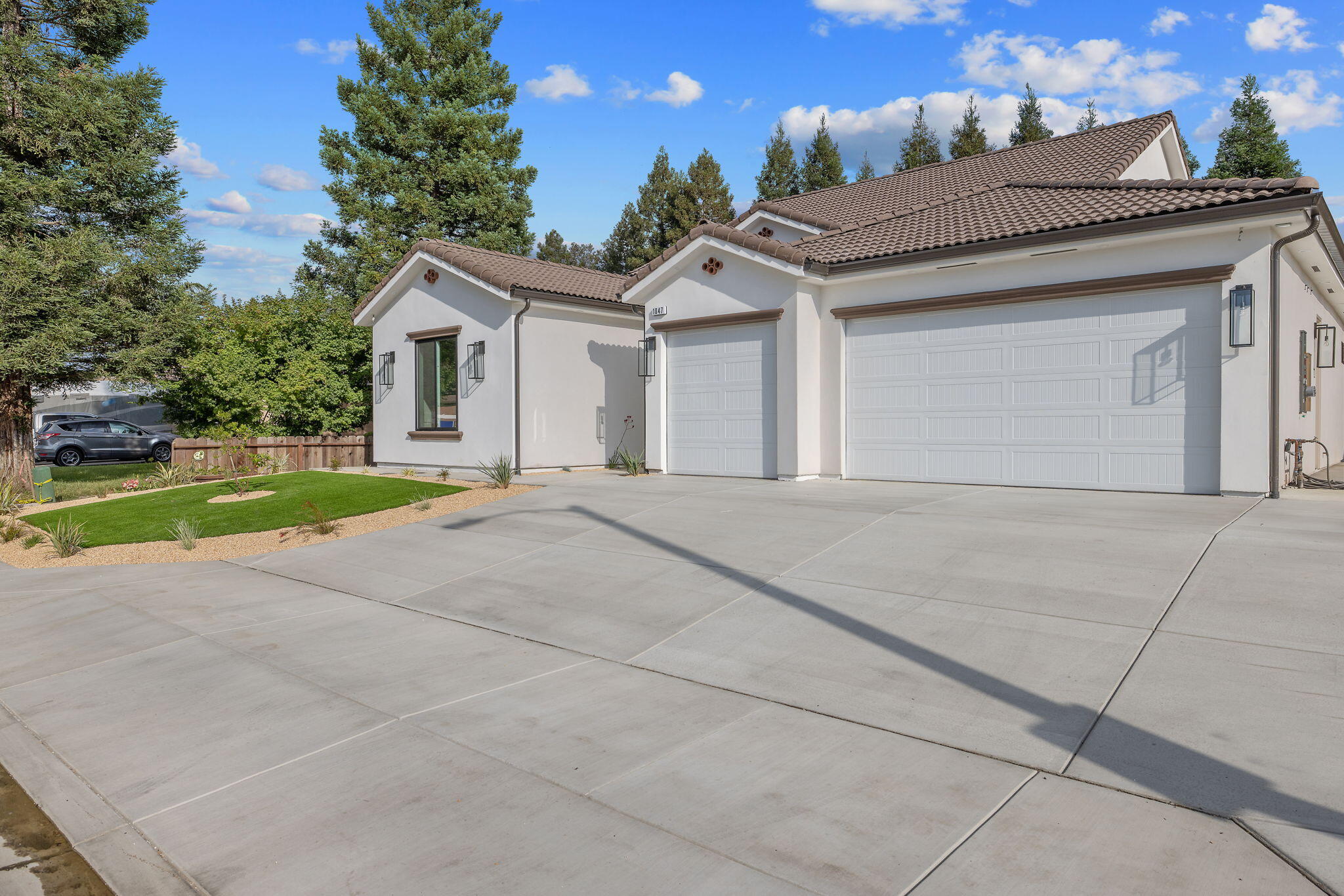 1047 E Arlen Ave, Visalia, CA 93292